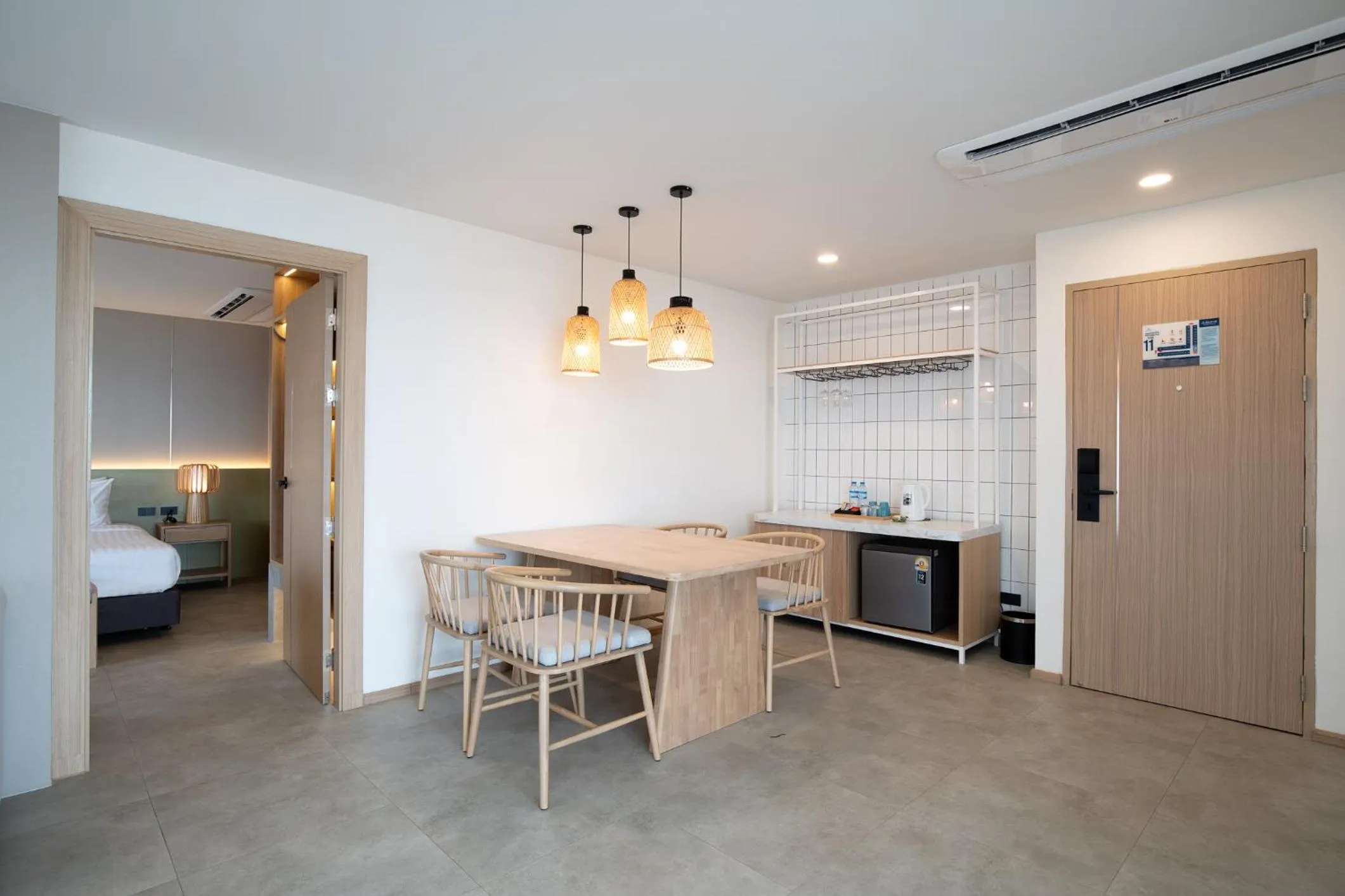 Coffee/tea facilities, Bed in Jomtien Thani Hotel