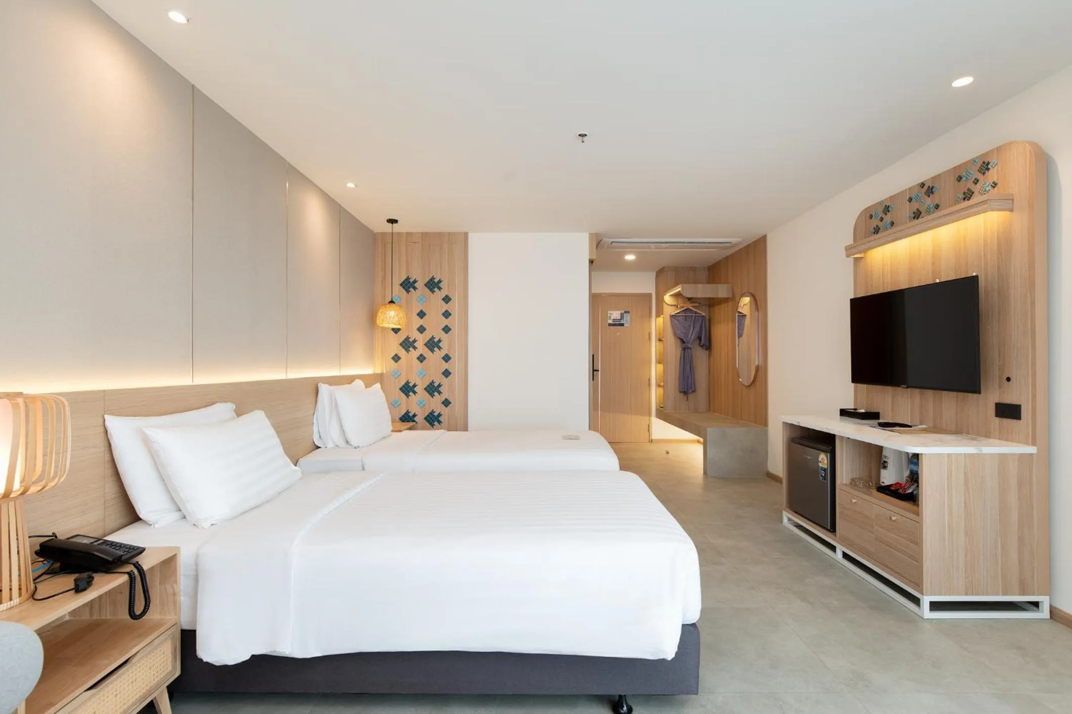 Photo of the whole room, Bed in Jomtien Thani Hotel