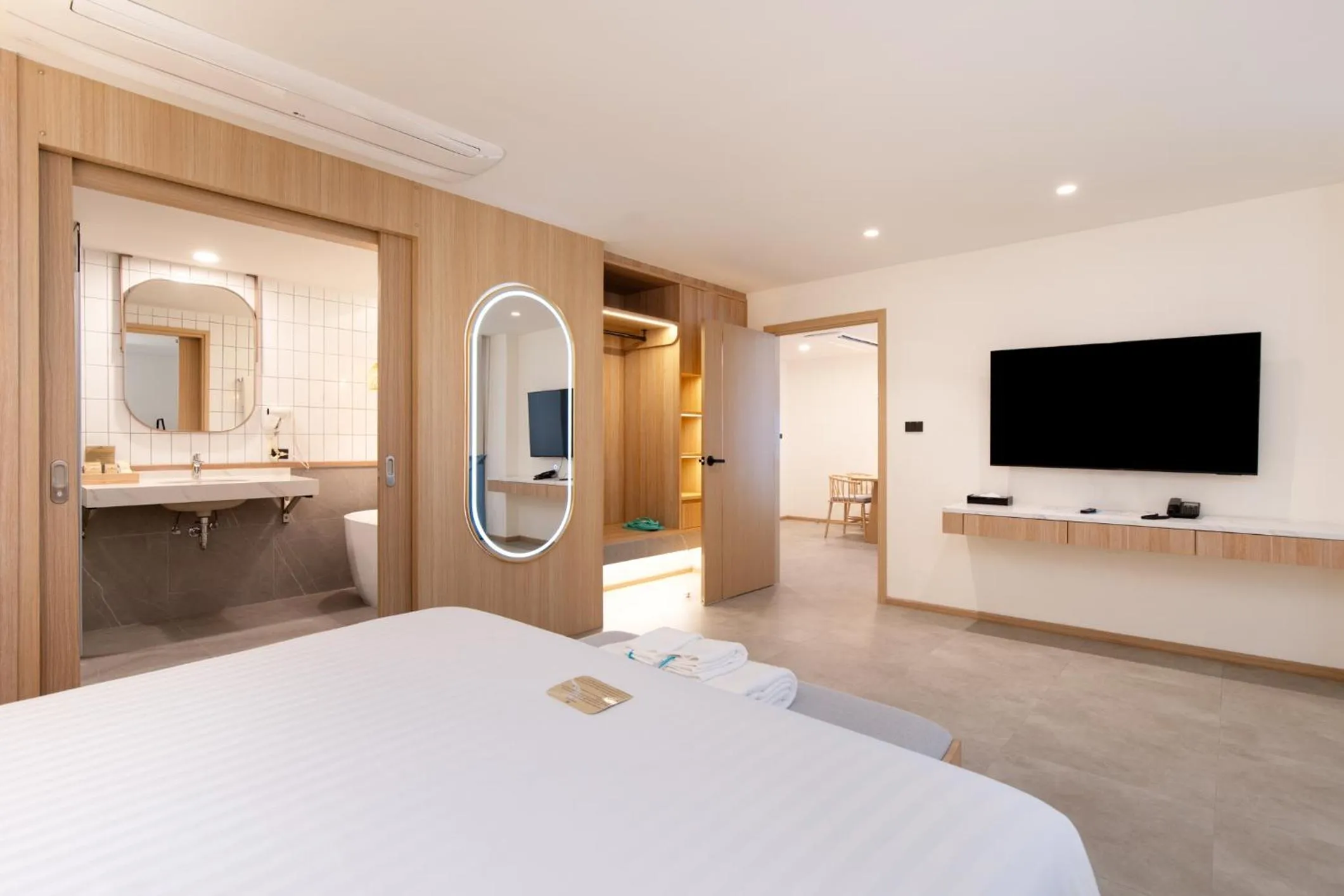 Bedroom, Bed in Jomtien Thani Hotel