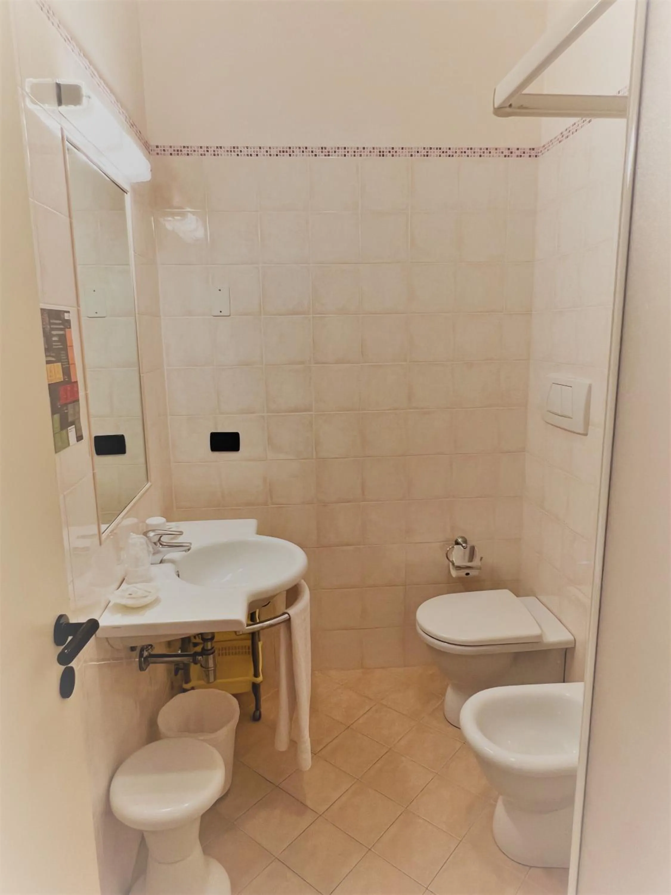 Shower in Hotel Betty Personal Style and Beach Village