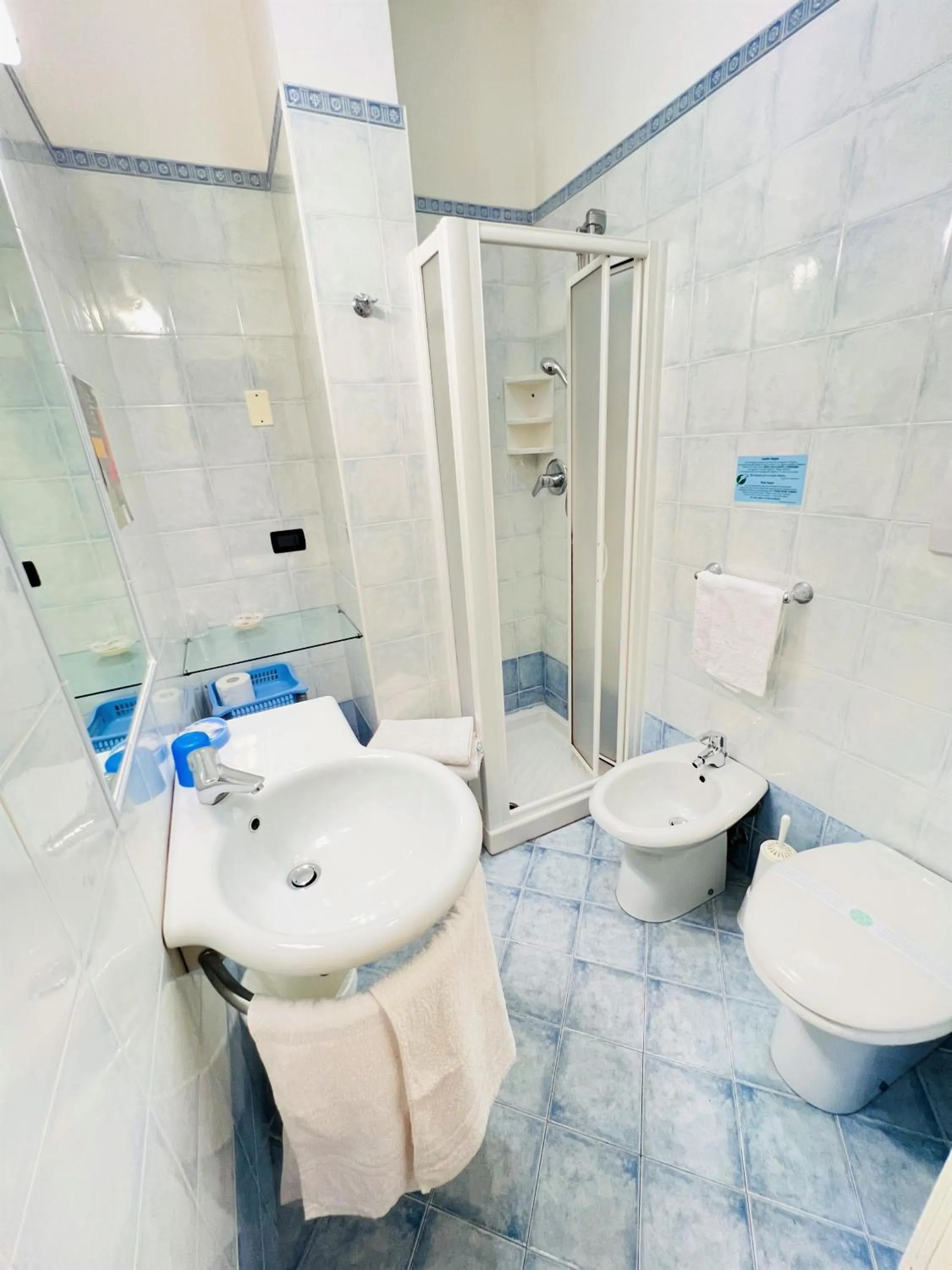 Shower in Hotel Betty Personal Style and Beach Village