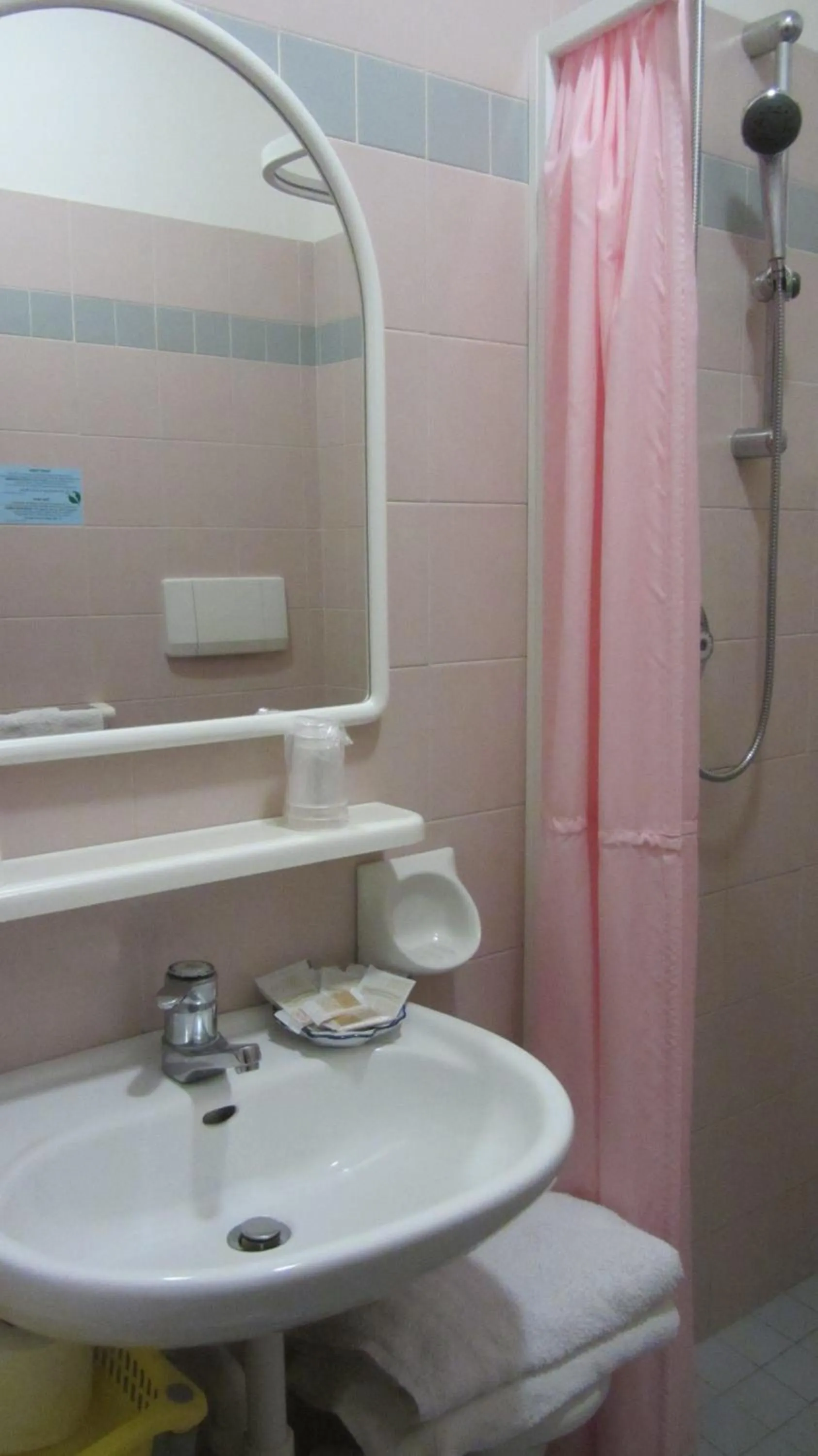 Shower in Hotel Betty Personal Style and Beach Village