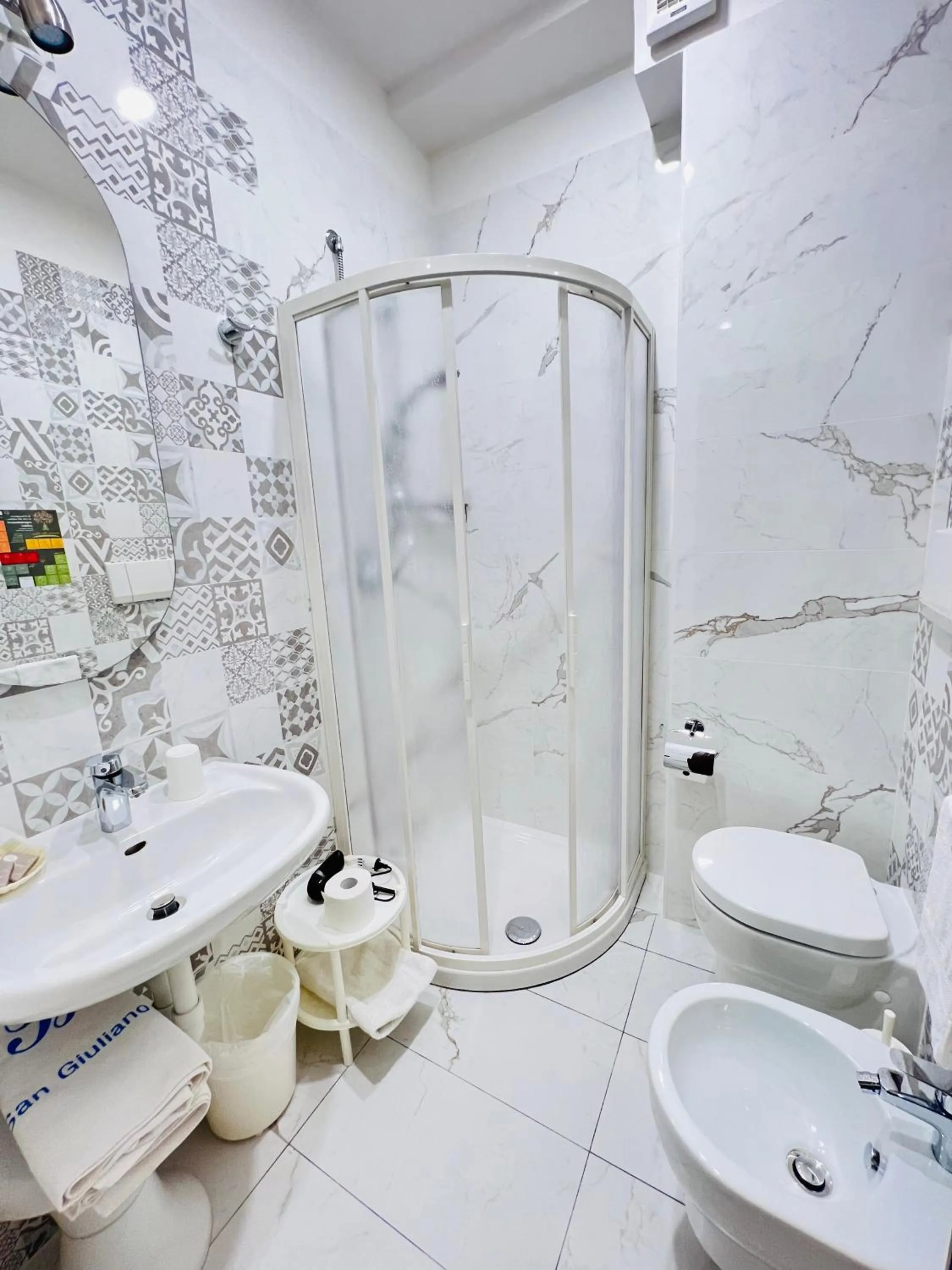 Shower in Hotel Betty Personal Style and Beach Village