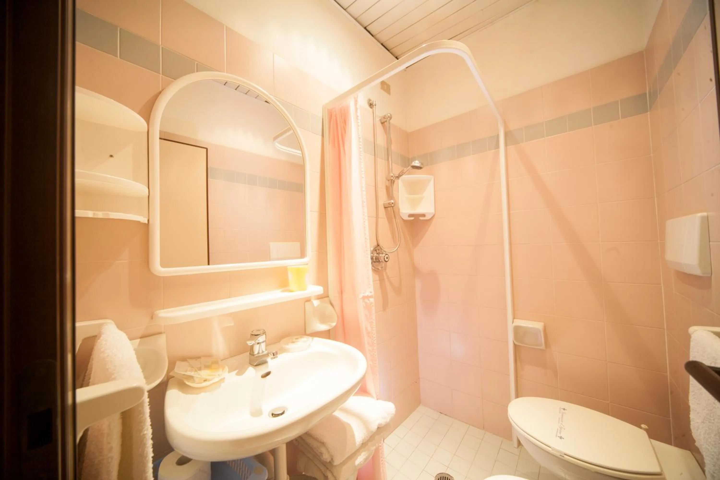 Shower in Hotel Betty Personal Style and Beach Village