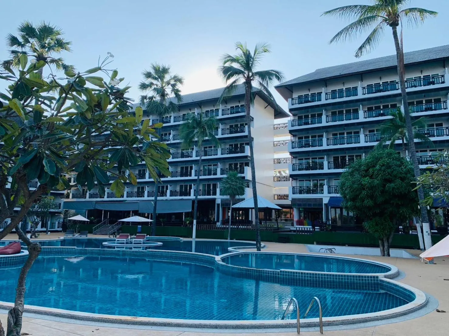 Swimming pool in Pattawia Resort & Spa, Pranburi