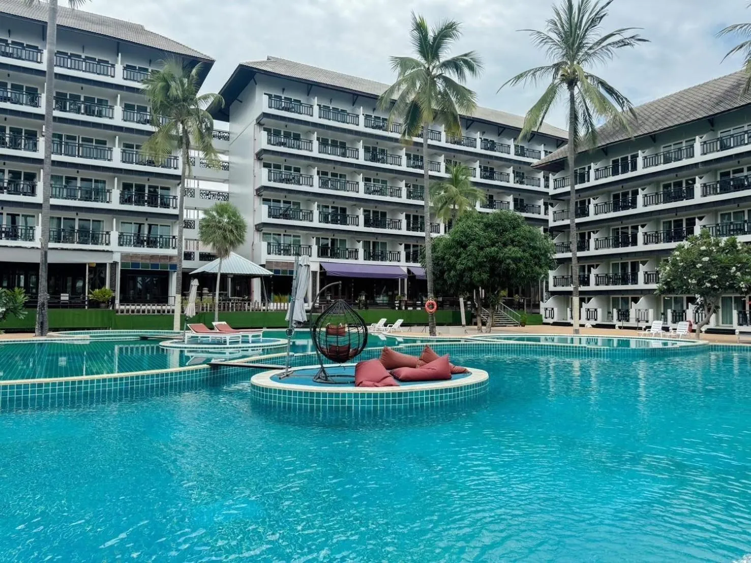 Swimming pool in Pattawia Resort & Spa, Pranburi