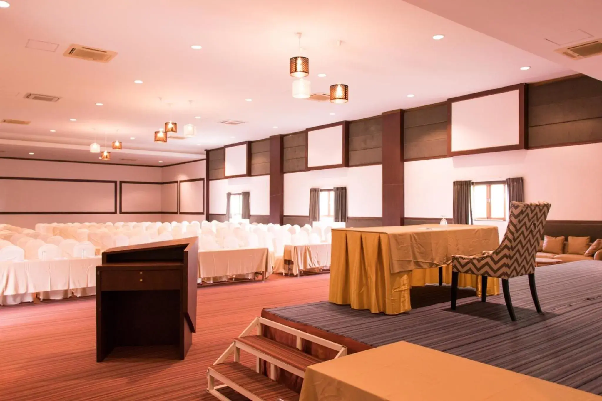 Meeting/conference room, Bed in Pattawia Resort & Spa, Pranburi Meeting/conference room, Bed in Pattawia Resort & Spa, Pranburi