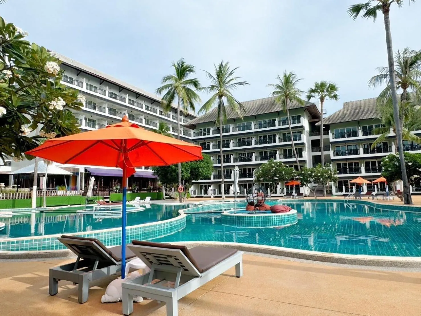 Swimming pool in Pattawia Resort & Spa, Pranburi