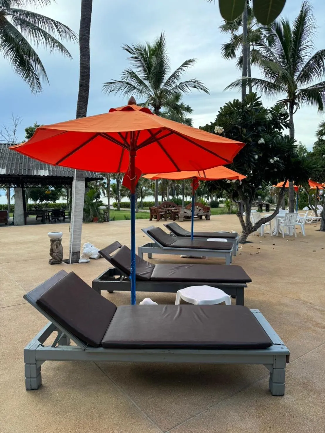 Swimming pool in Pattawia Resort & Spa, Pranburi