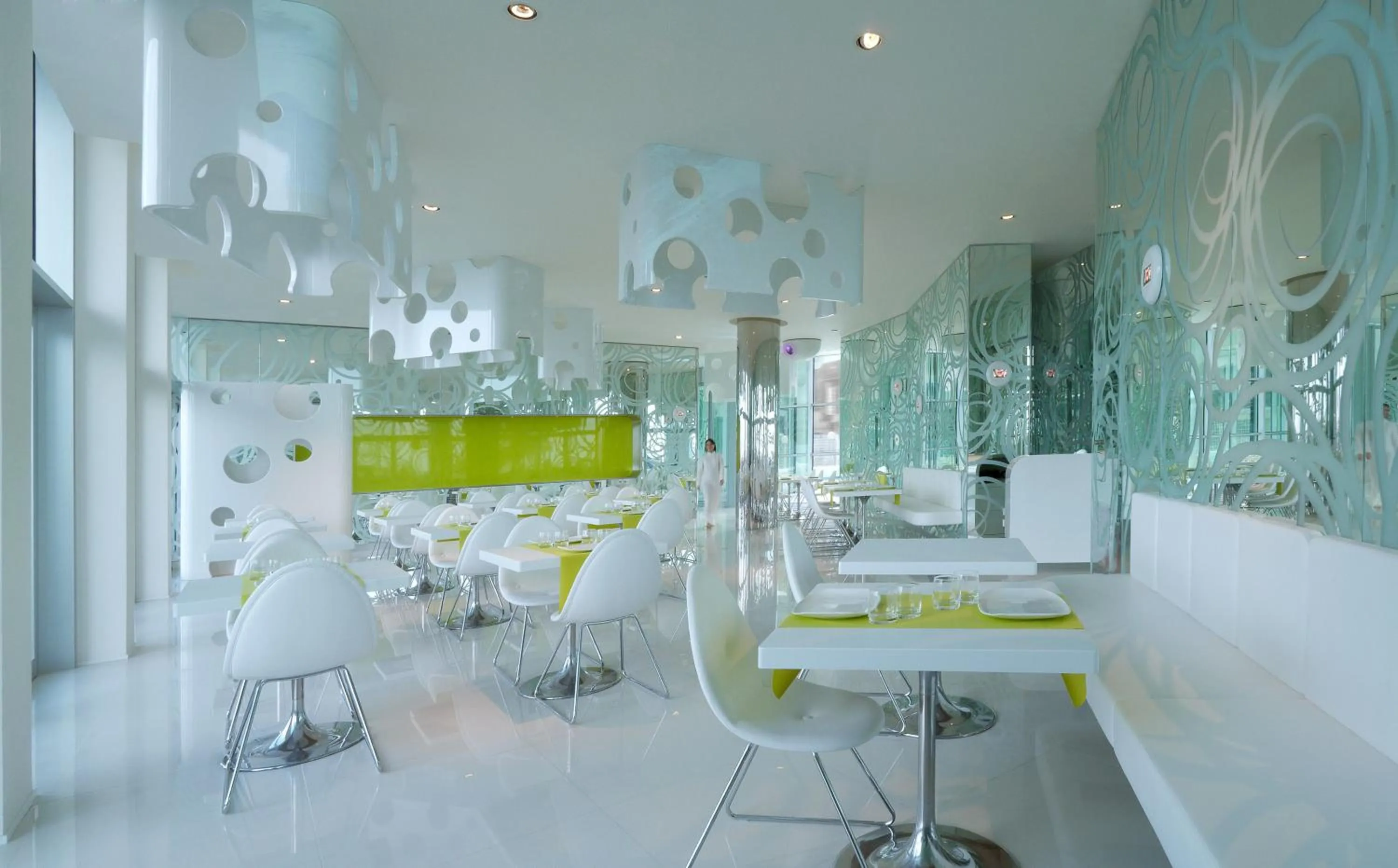 Restaurant/places to eat in i-Suite Hotel