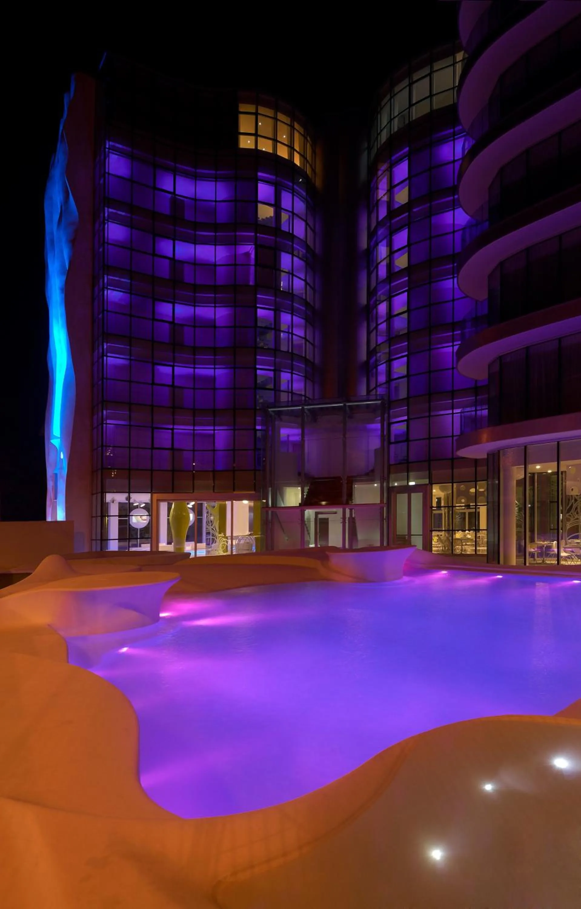 Facade/entrance in i-Suite Hotel