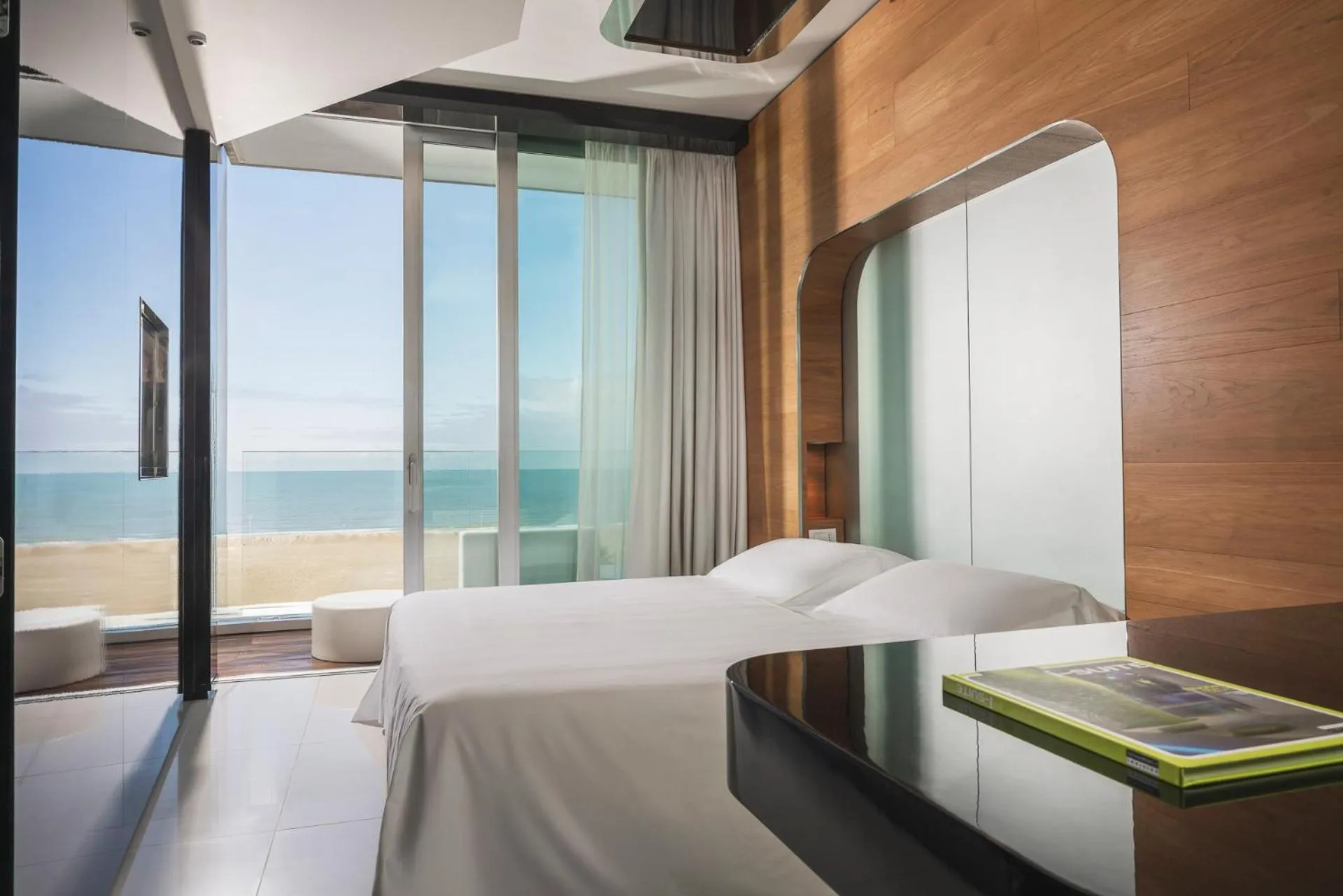 Bedroom, Bed in i-Suite Hotel