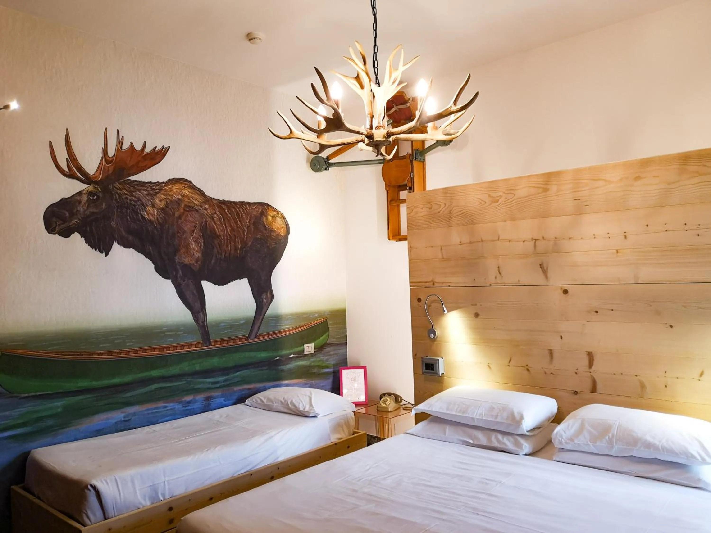 Photo of the whole room, Bed in Hotel Perla - The storyhoteller