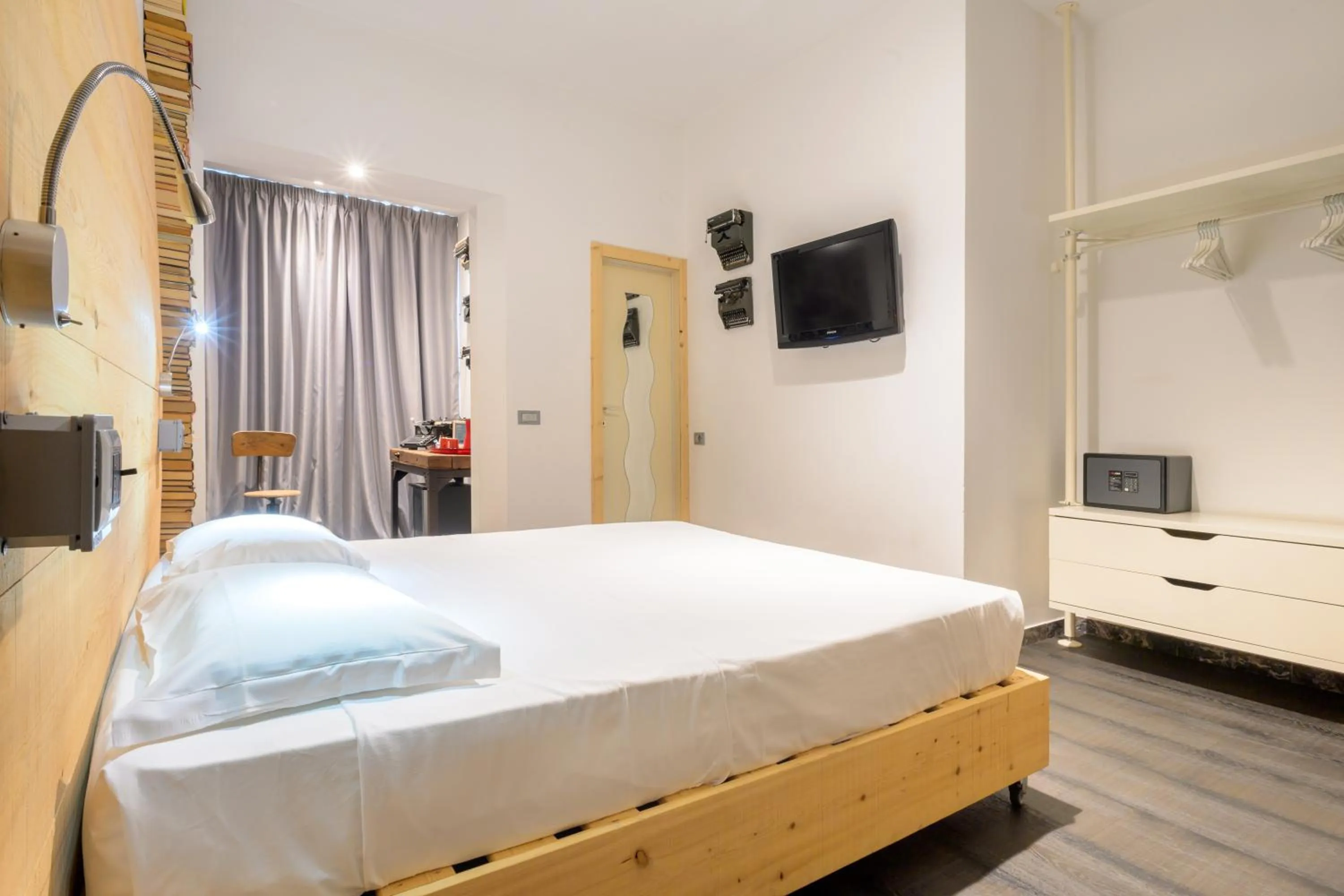 Decorative detail, Bed in Hotel Perla - The storyhoteller