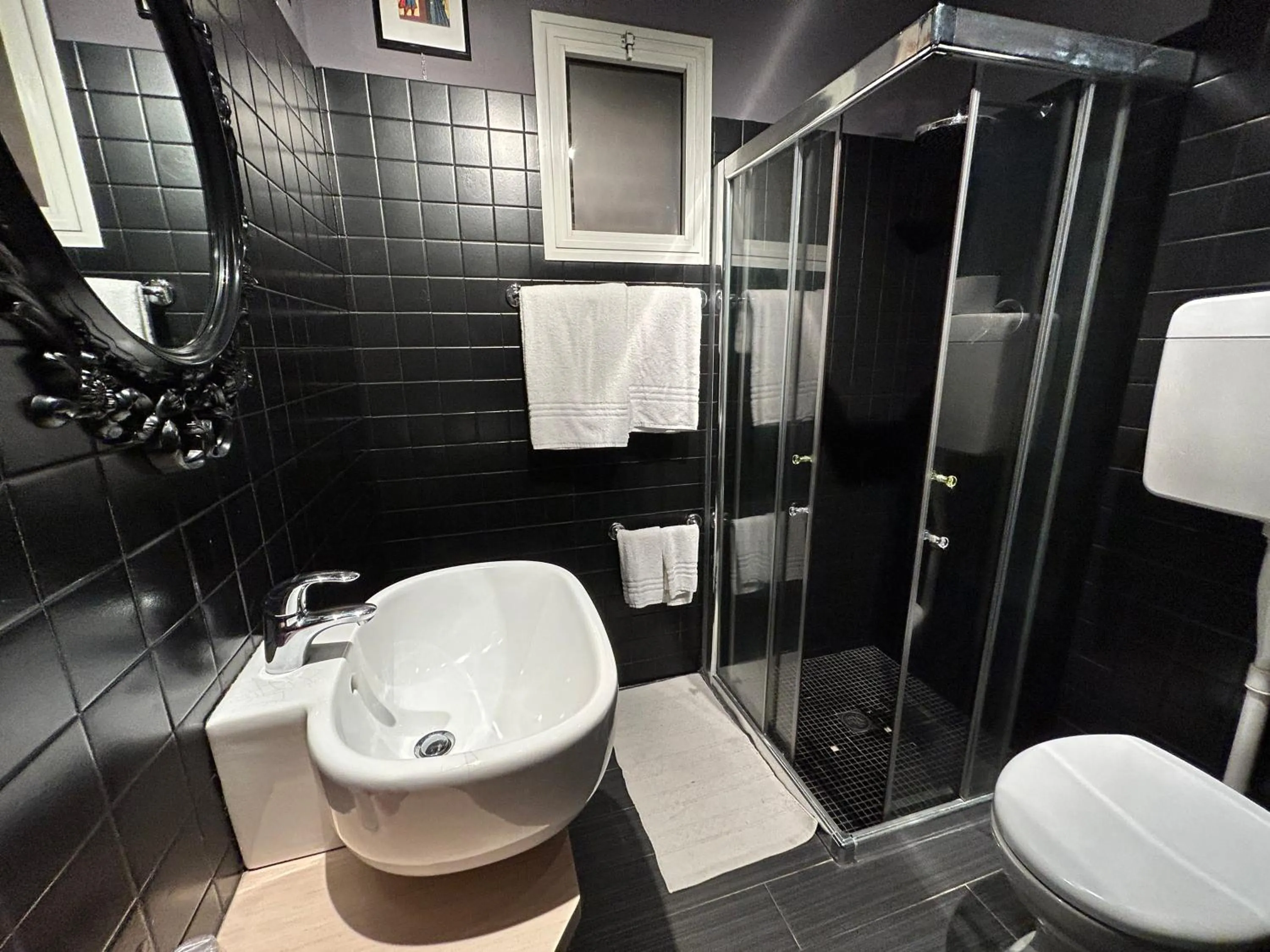 Shower in Hotel Perla - The storyhoteller