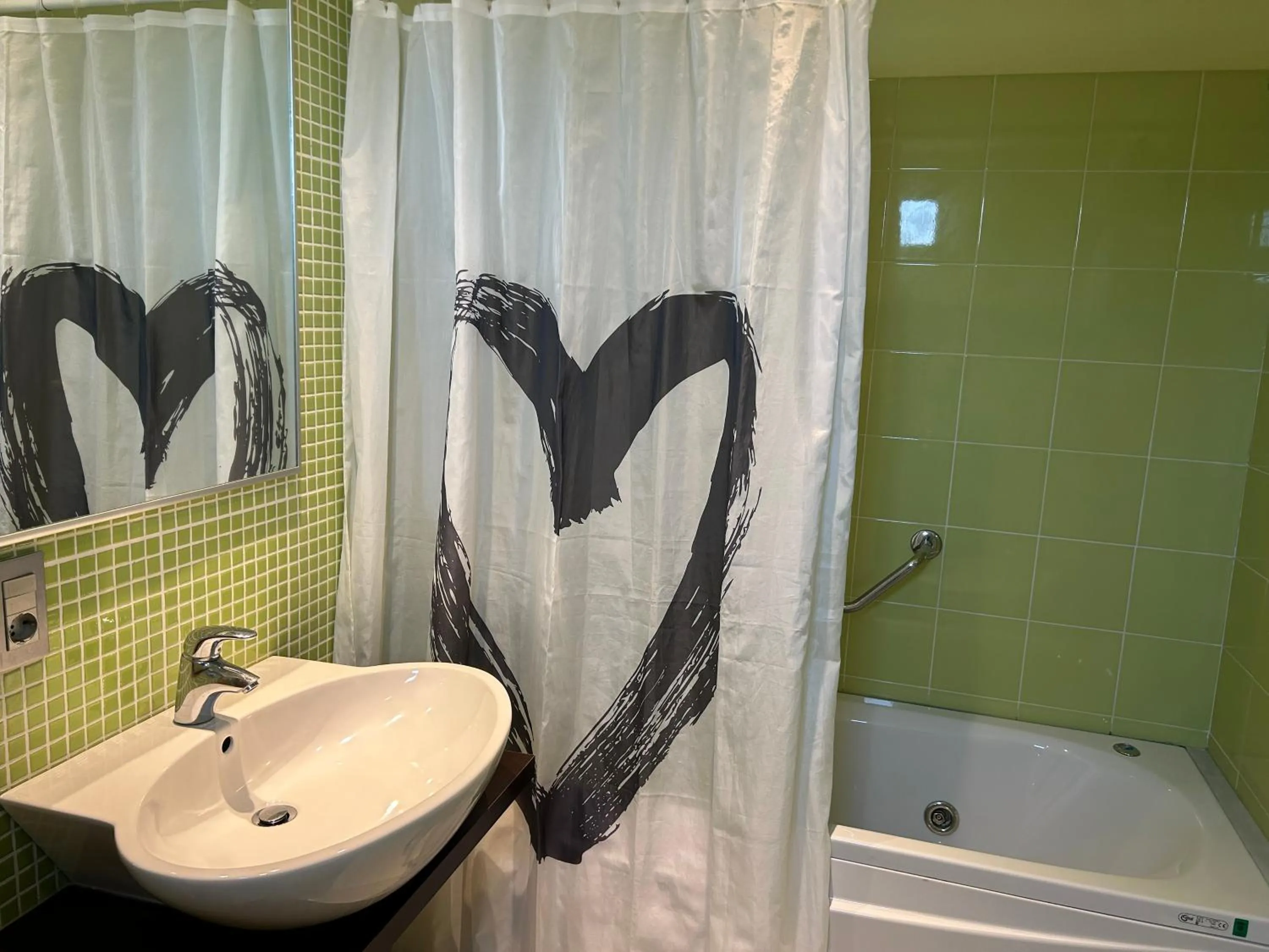 Hot Tub in Hotel Perla - The storyhoteller