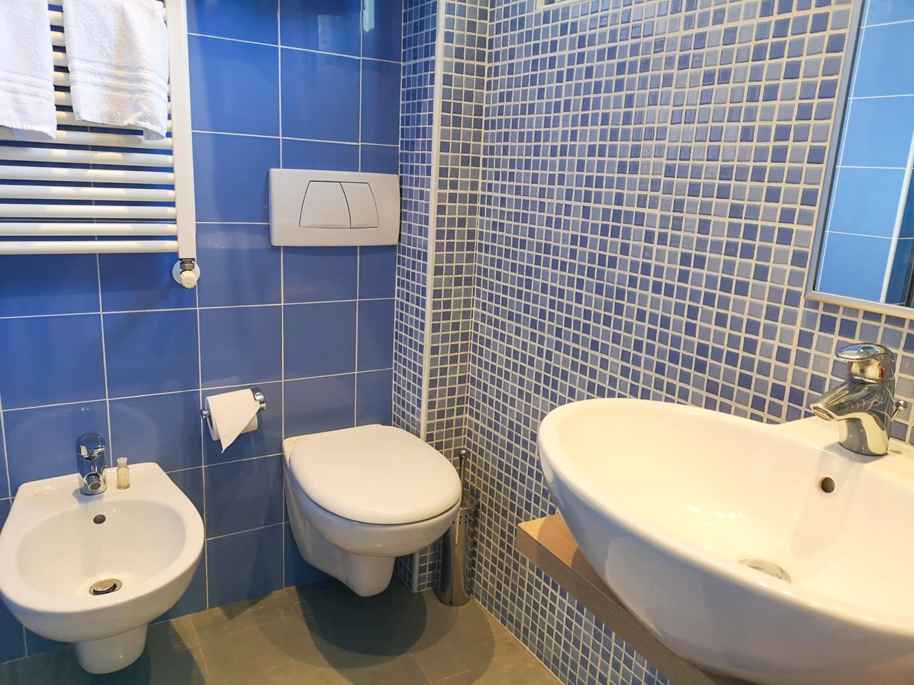 Toilet in Hotel Perla - The storyhoteller