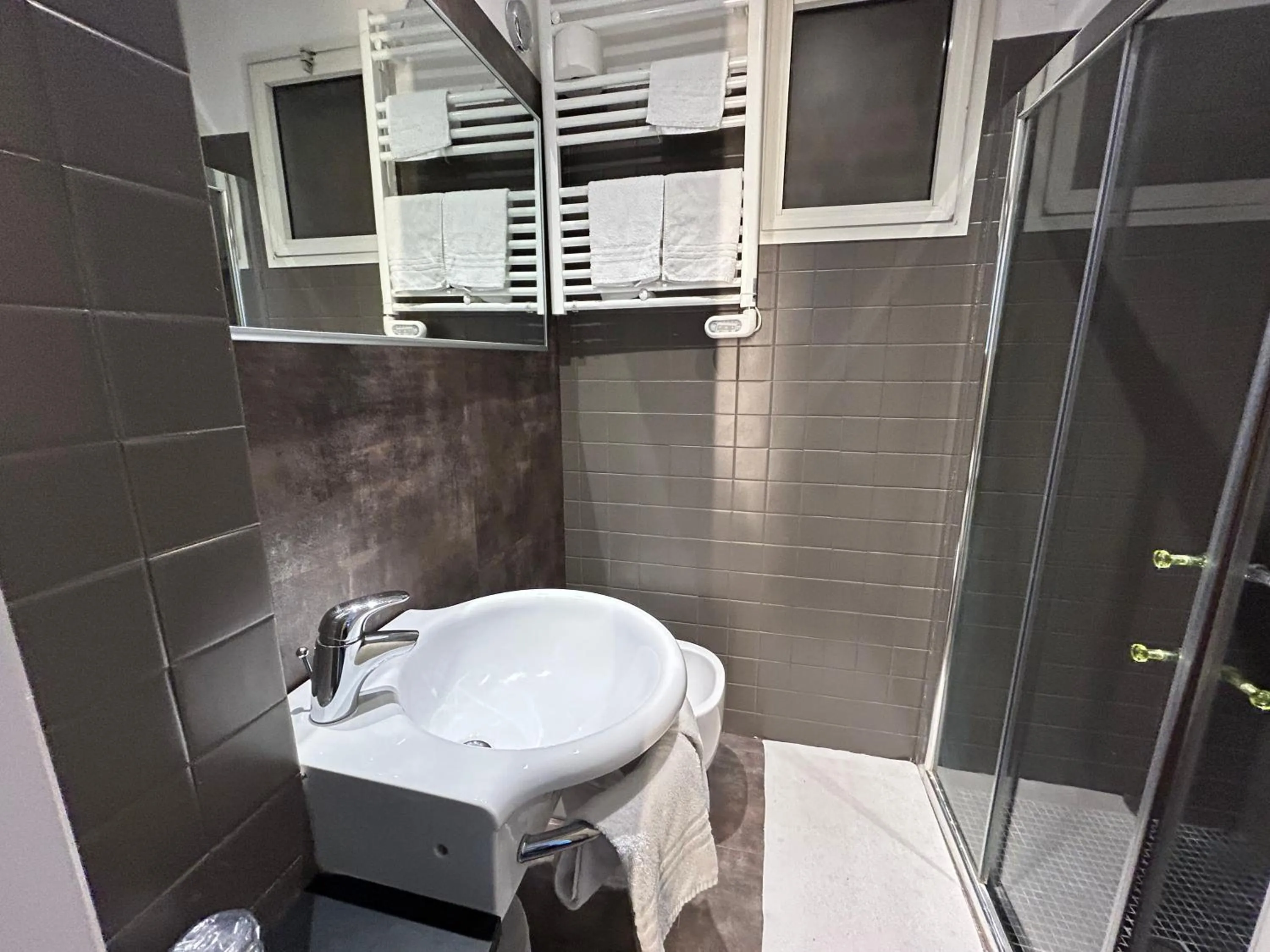 Bathroom in Hotel Perla - The storyhoteller