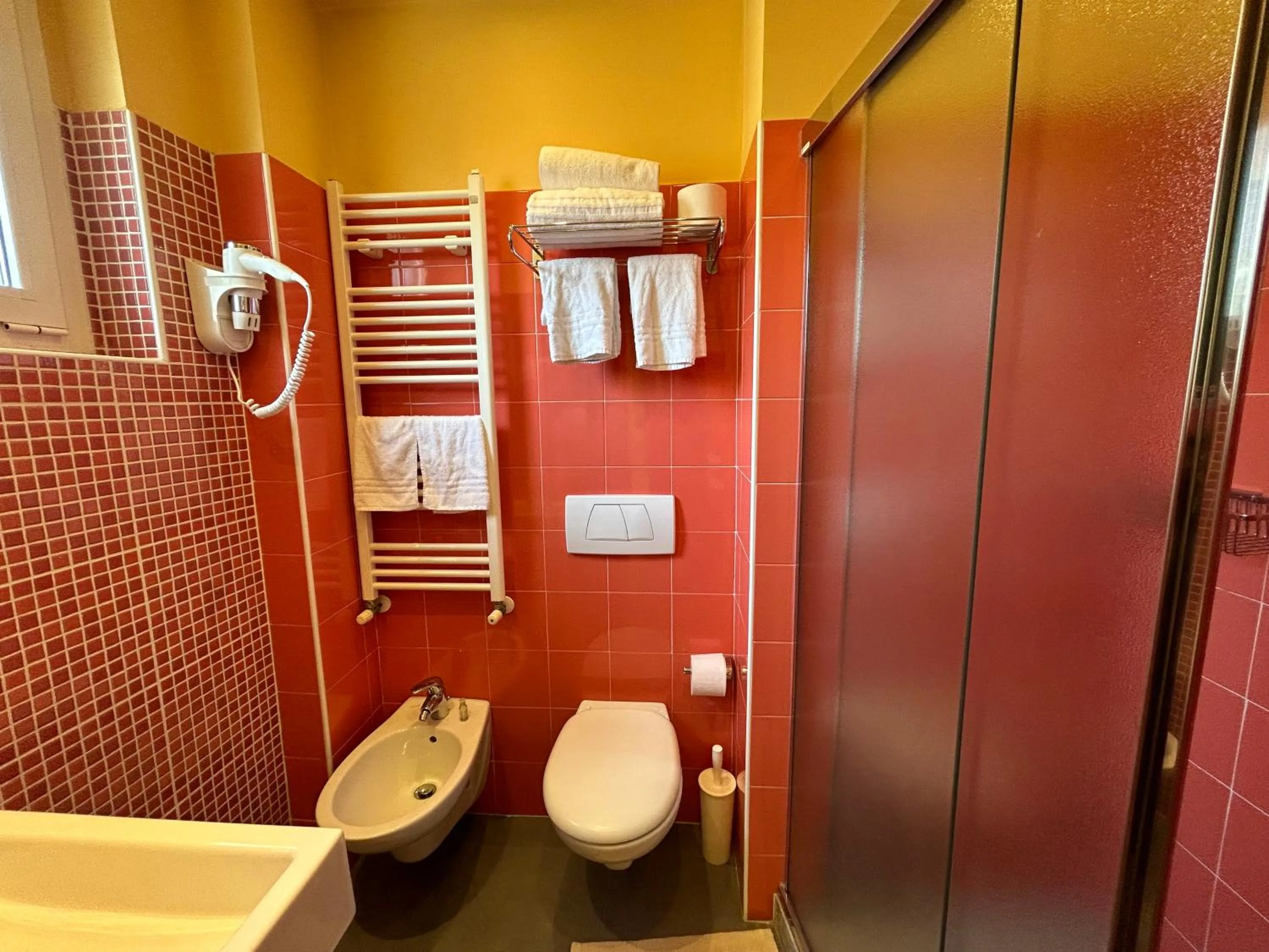 Shower in Hotel Perla - The storyhoteller