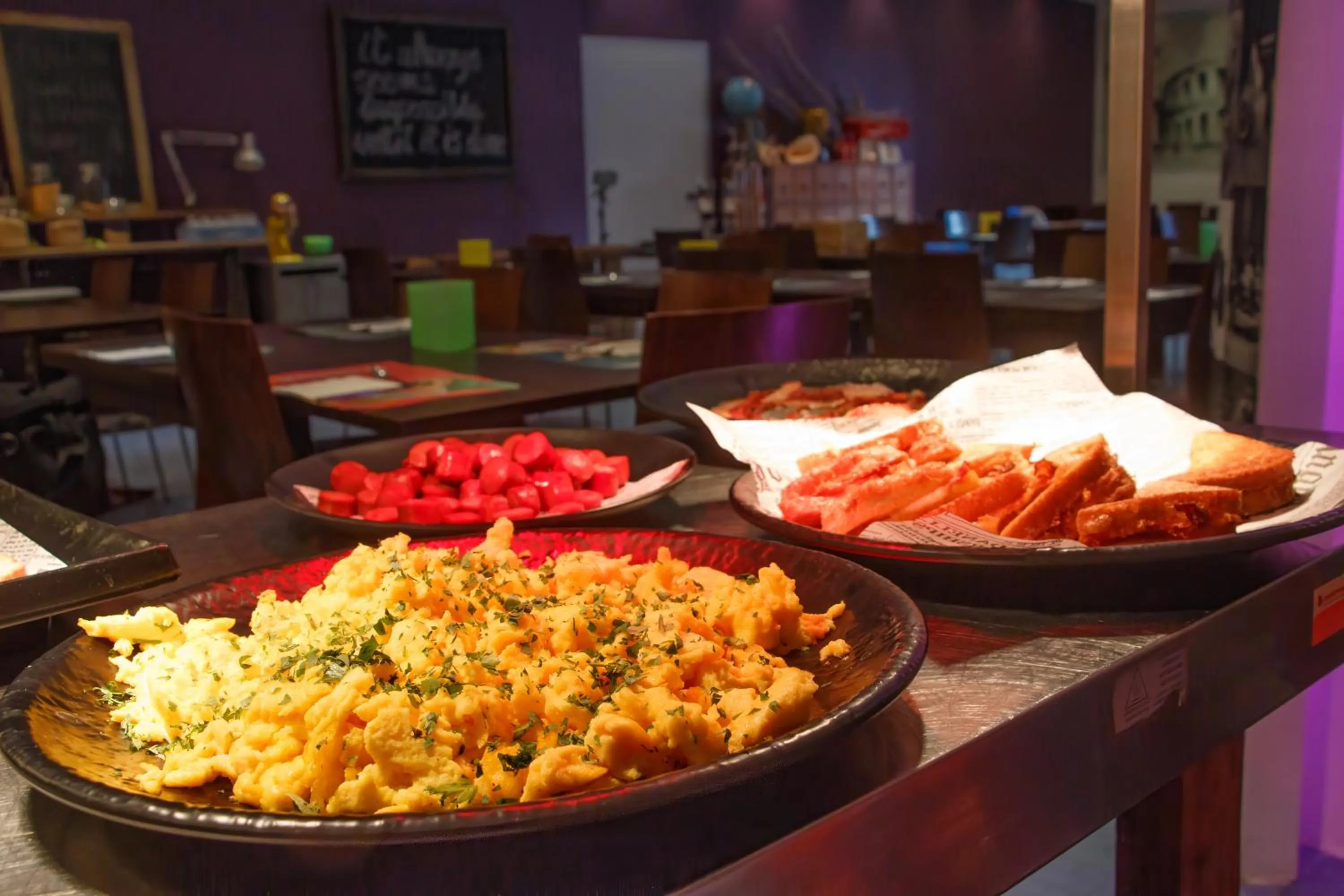 Restaurant/places to eat in Hotel Perla - The storyhoteller