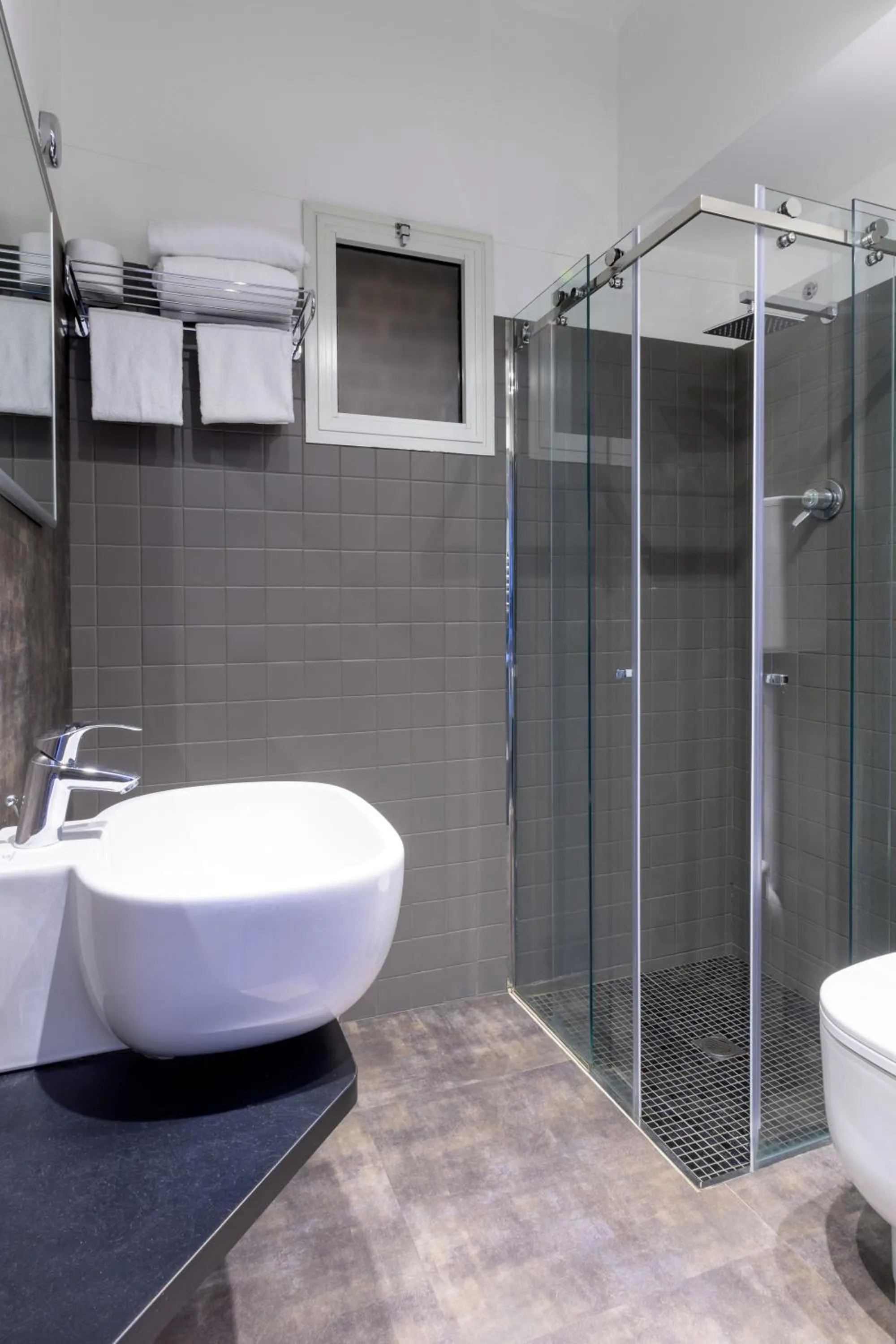 Bathroom in Hotel Perla - The storyhoteller