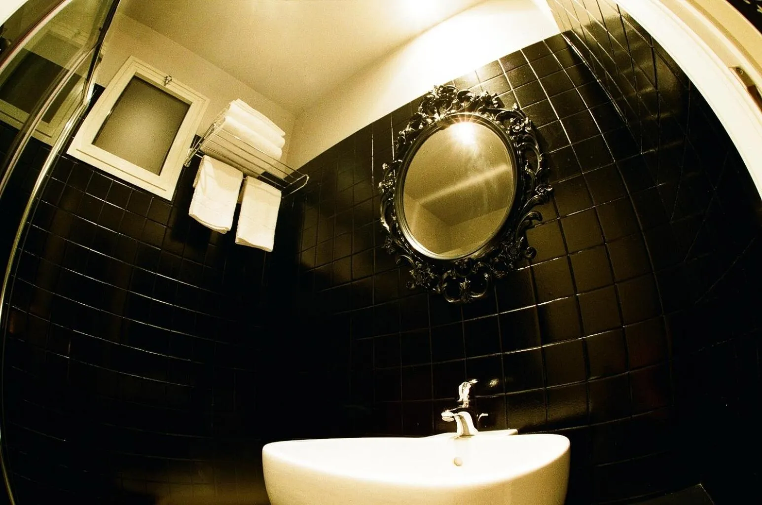 Bathroom in Hotel Perla - The storyhoteller