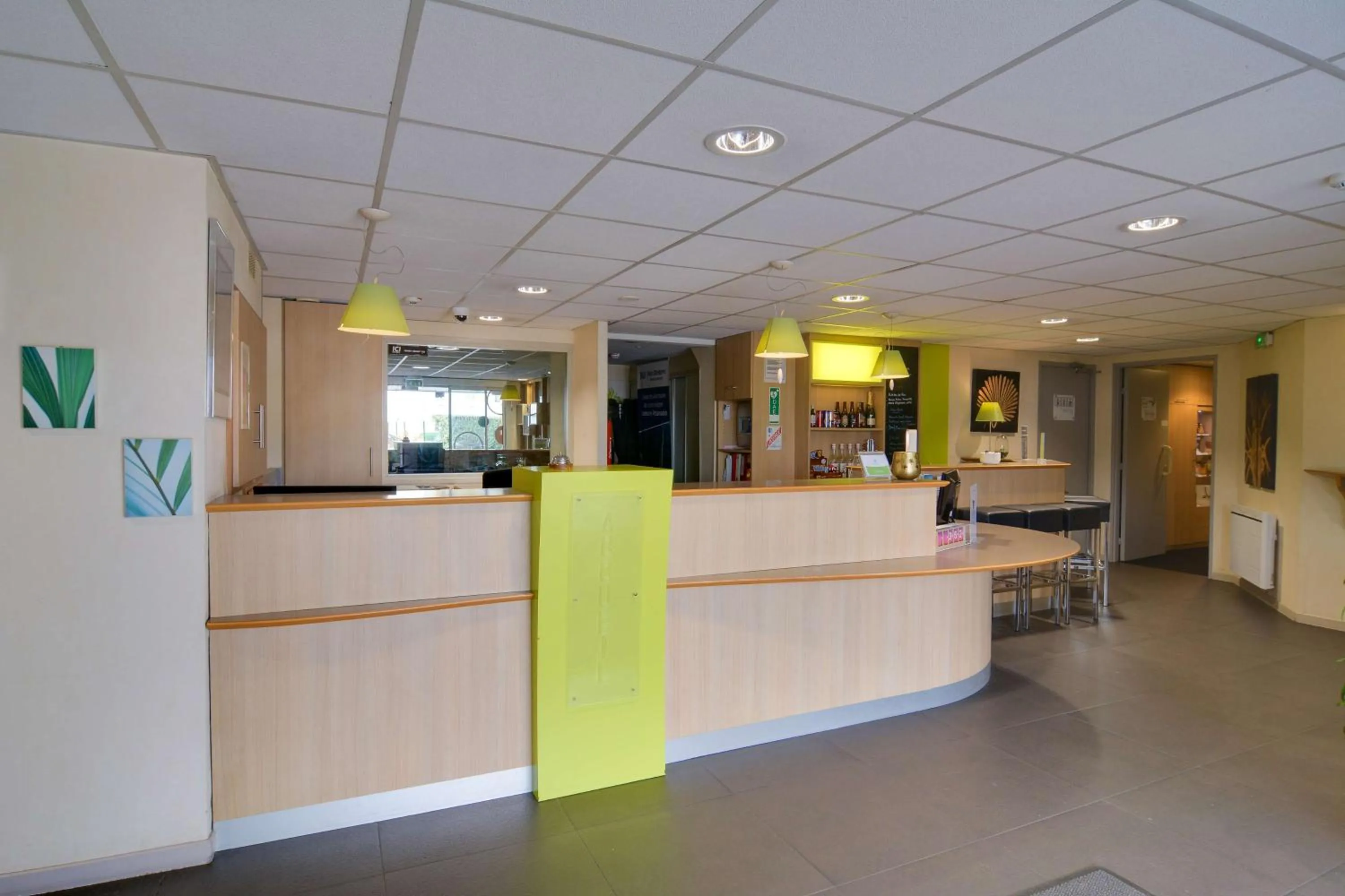 Lobby or reception in Sure Hotel by Best Western Nantes Saint-Herblain