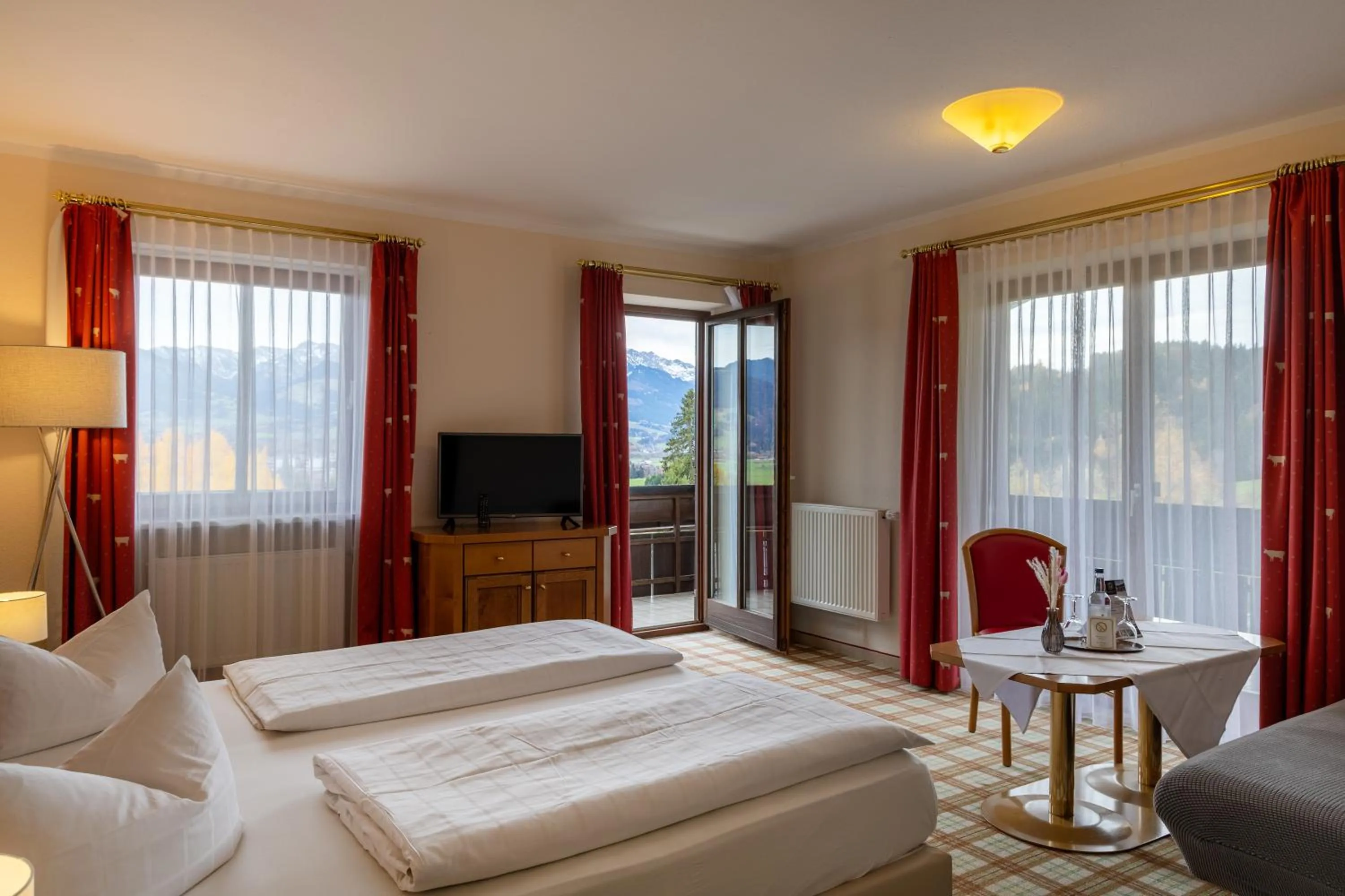 Photo of the whole room, Bed in Panoramahotel Kühbergalp