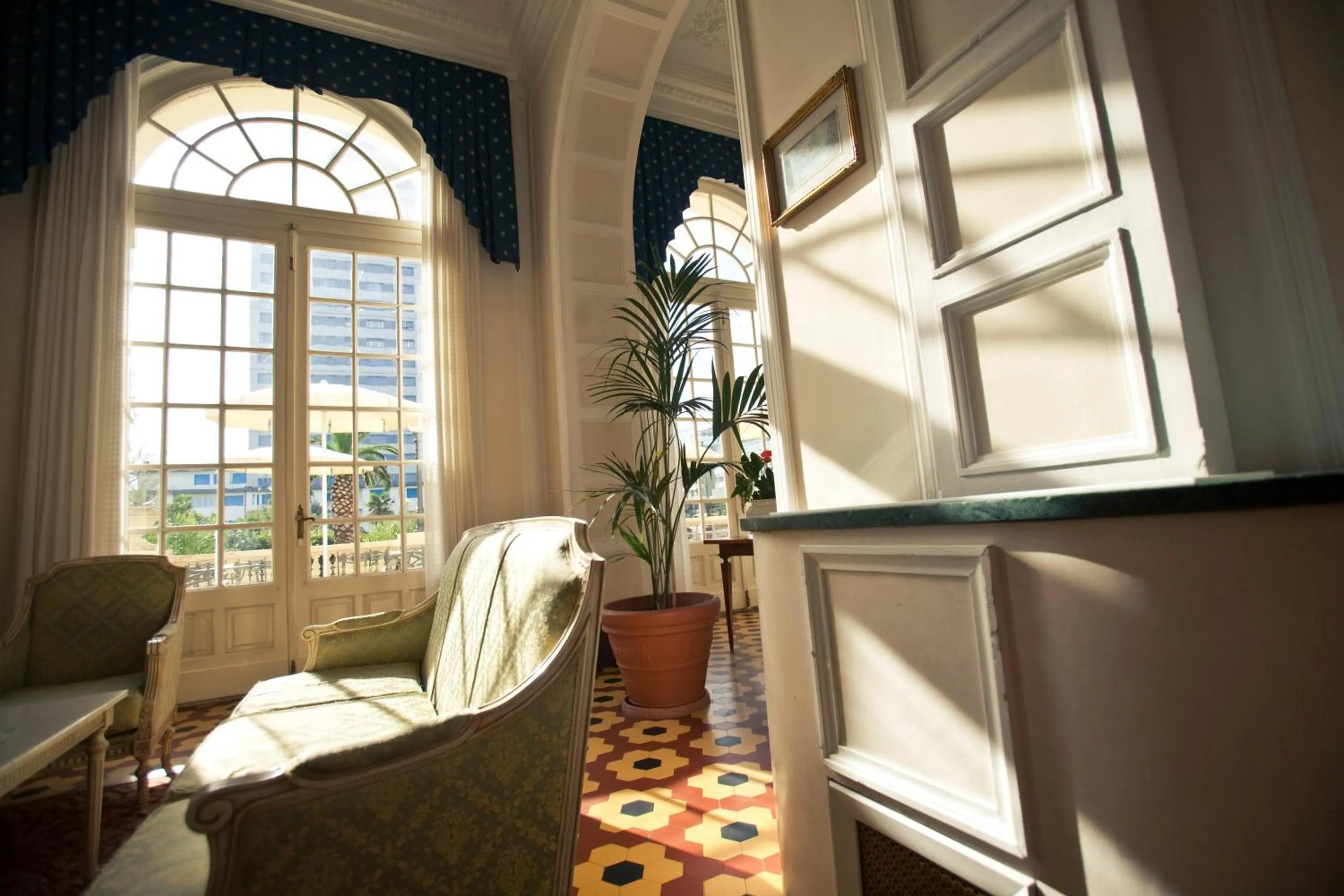 Communal lounge/ TV room in Grand Hotel Cesenatico