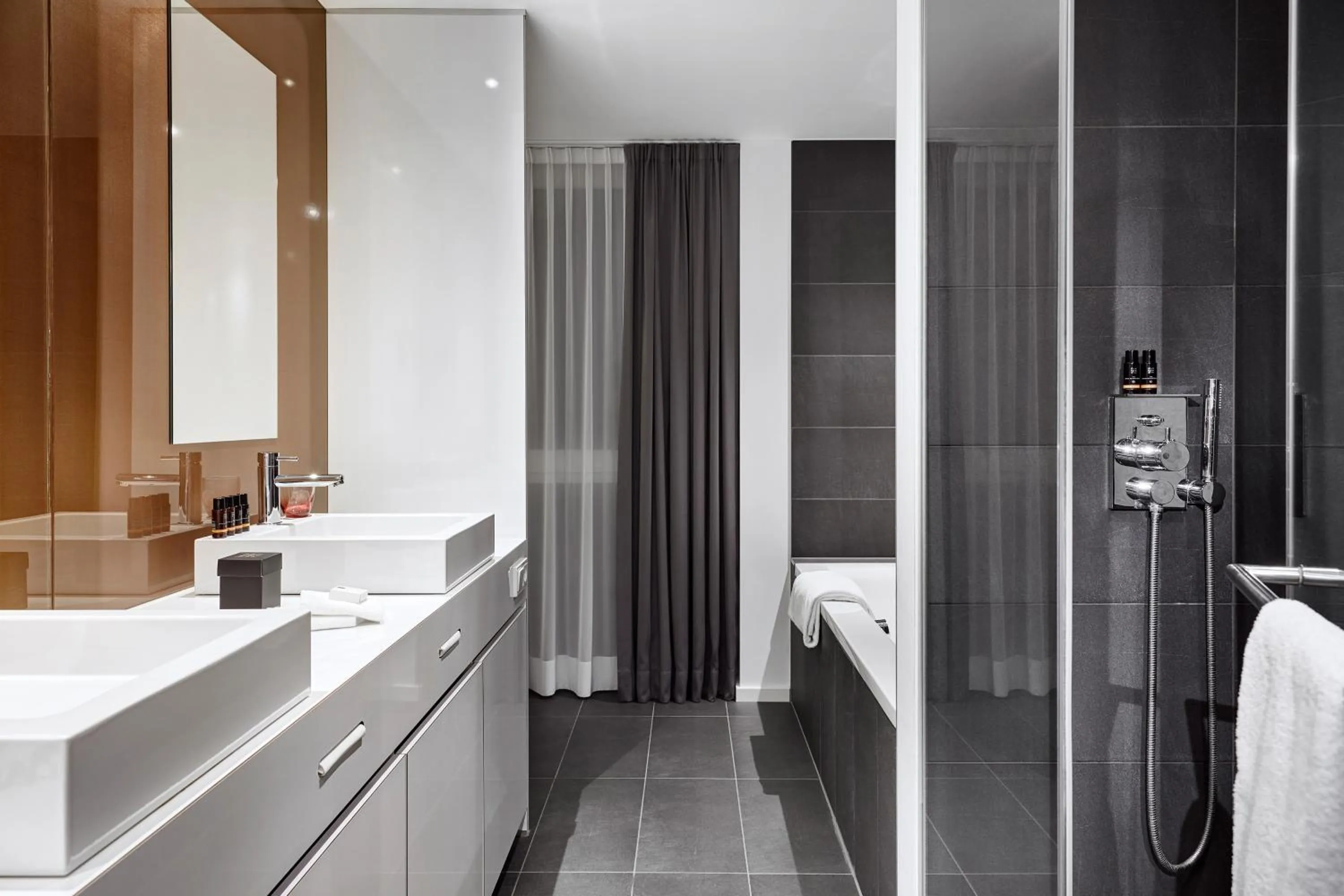 Shower in LEGERE HOTEL Luxembourg