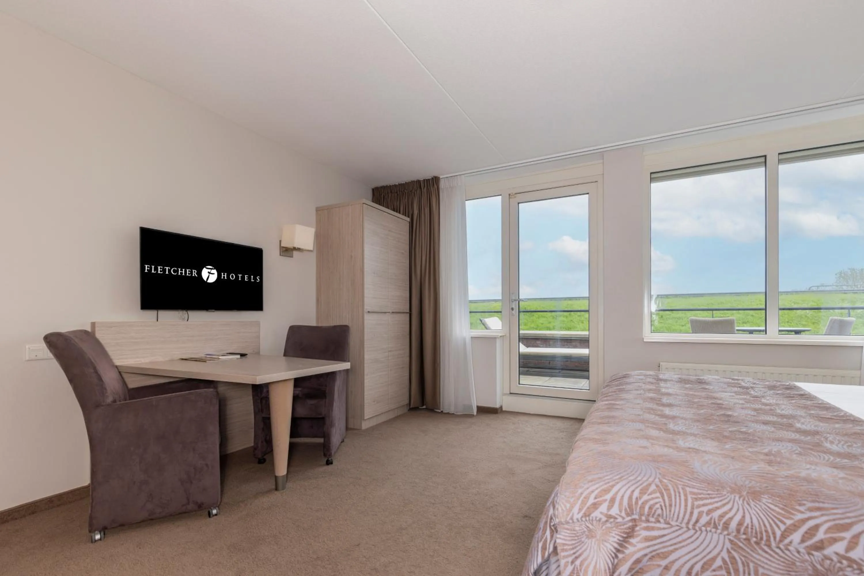 TV and multimedia, Bed in Fletcher Wellness-Hotel Kamperduinen