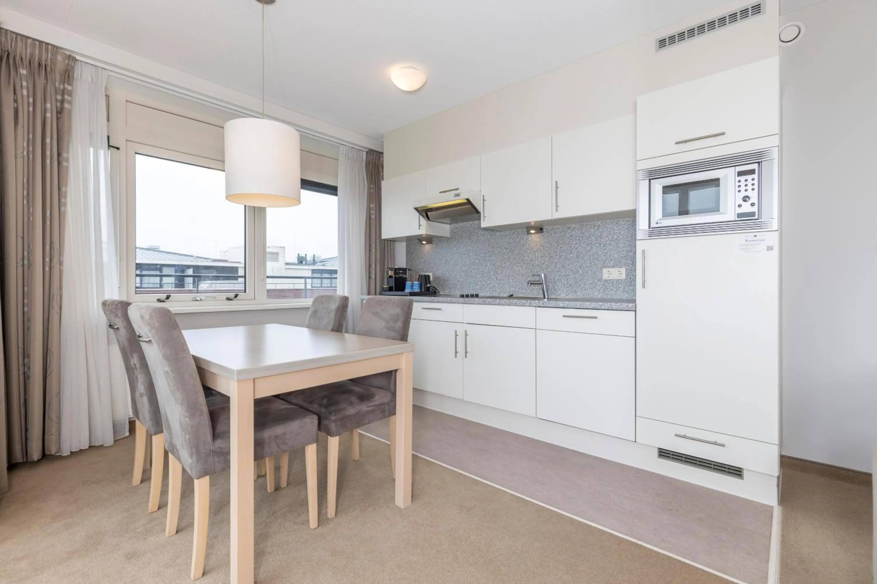 Kitchen or kitchenette in Fletcher Wellness-Hotel Kamperduinen