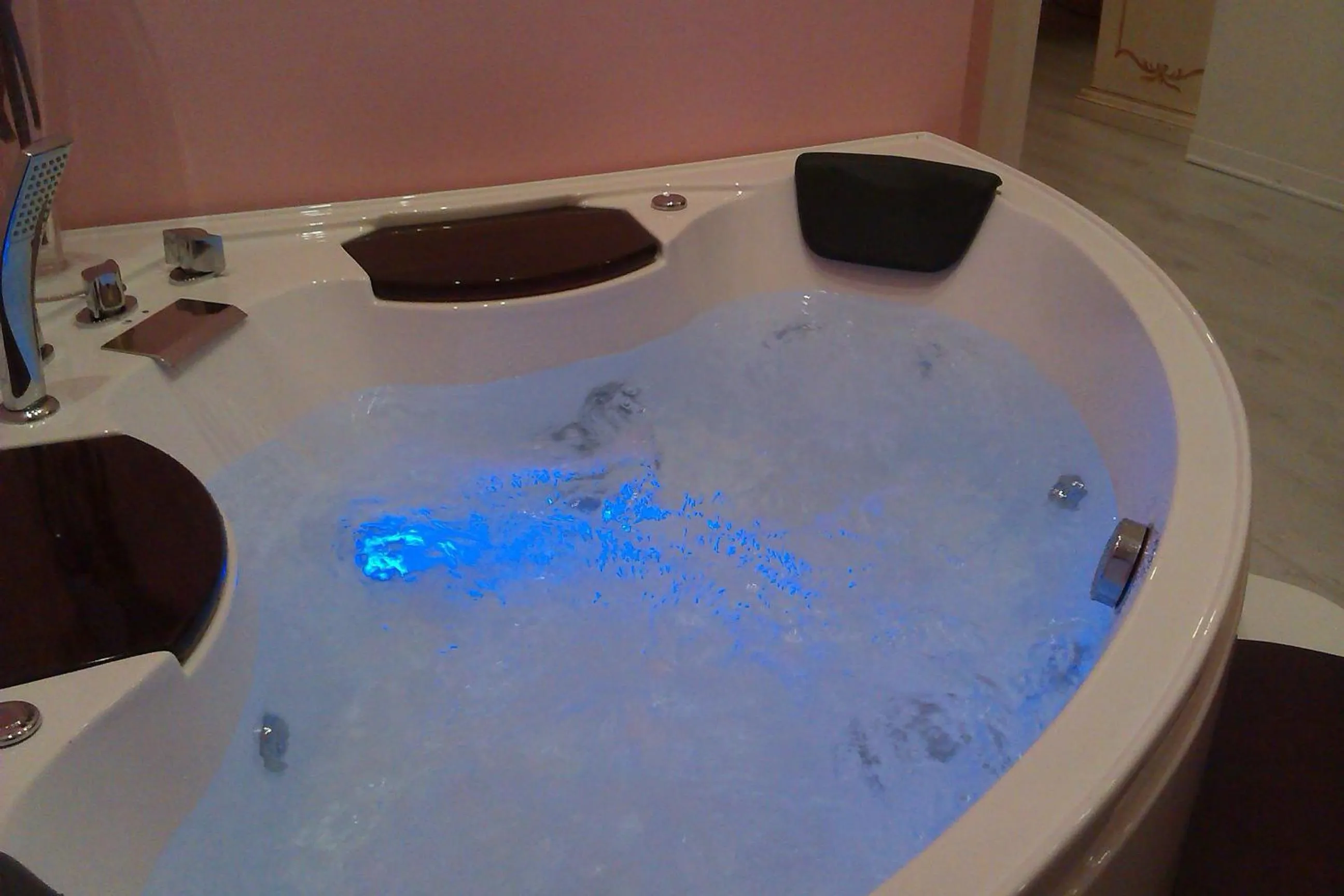 Hot Tub in Garda Sol SPA Hotel & Appartamenti