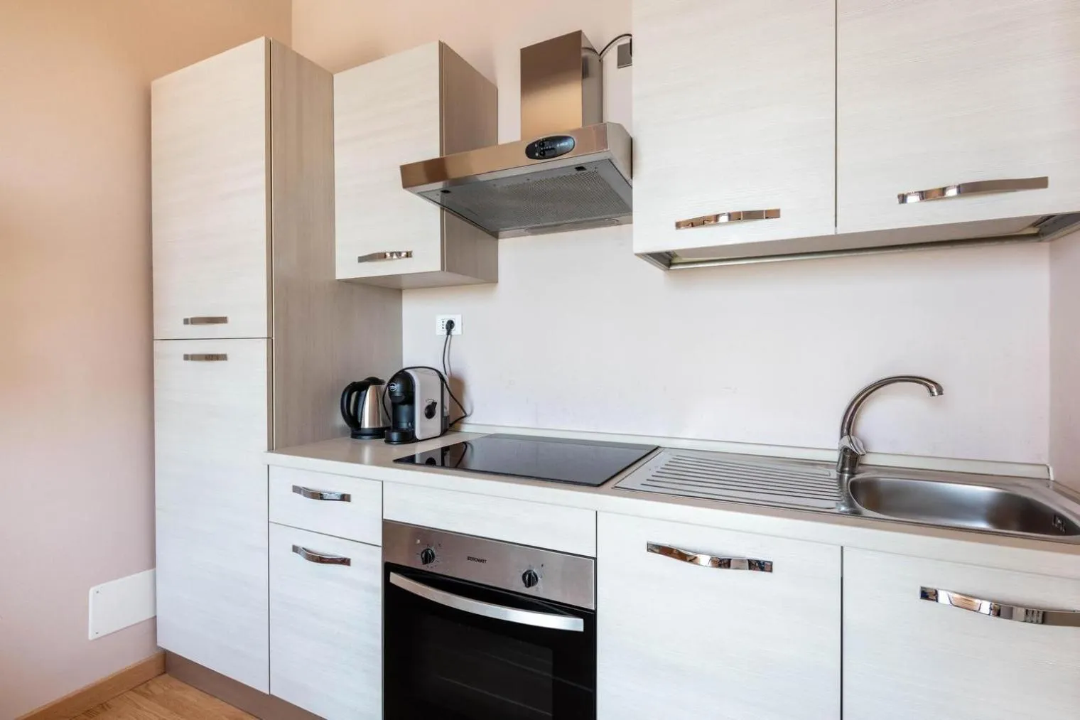 Kitchen or kitchenette in Garda Sol SPA Hotel & Appartamenti