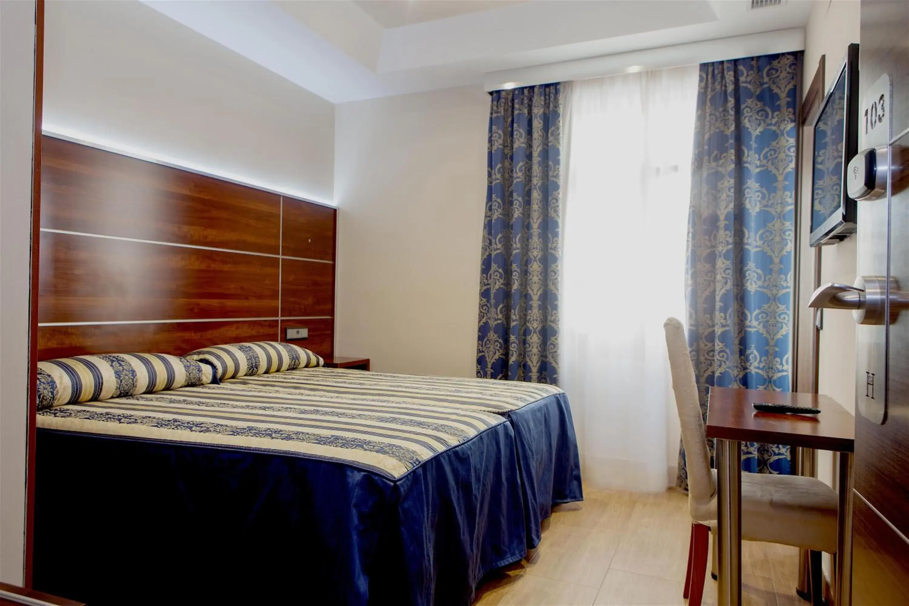 Photo of the whole room, Bed in Castilla Guerrero Photo of the whole room, Bed in Castilla Guerrero