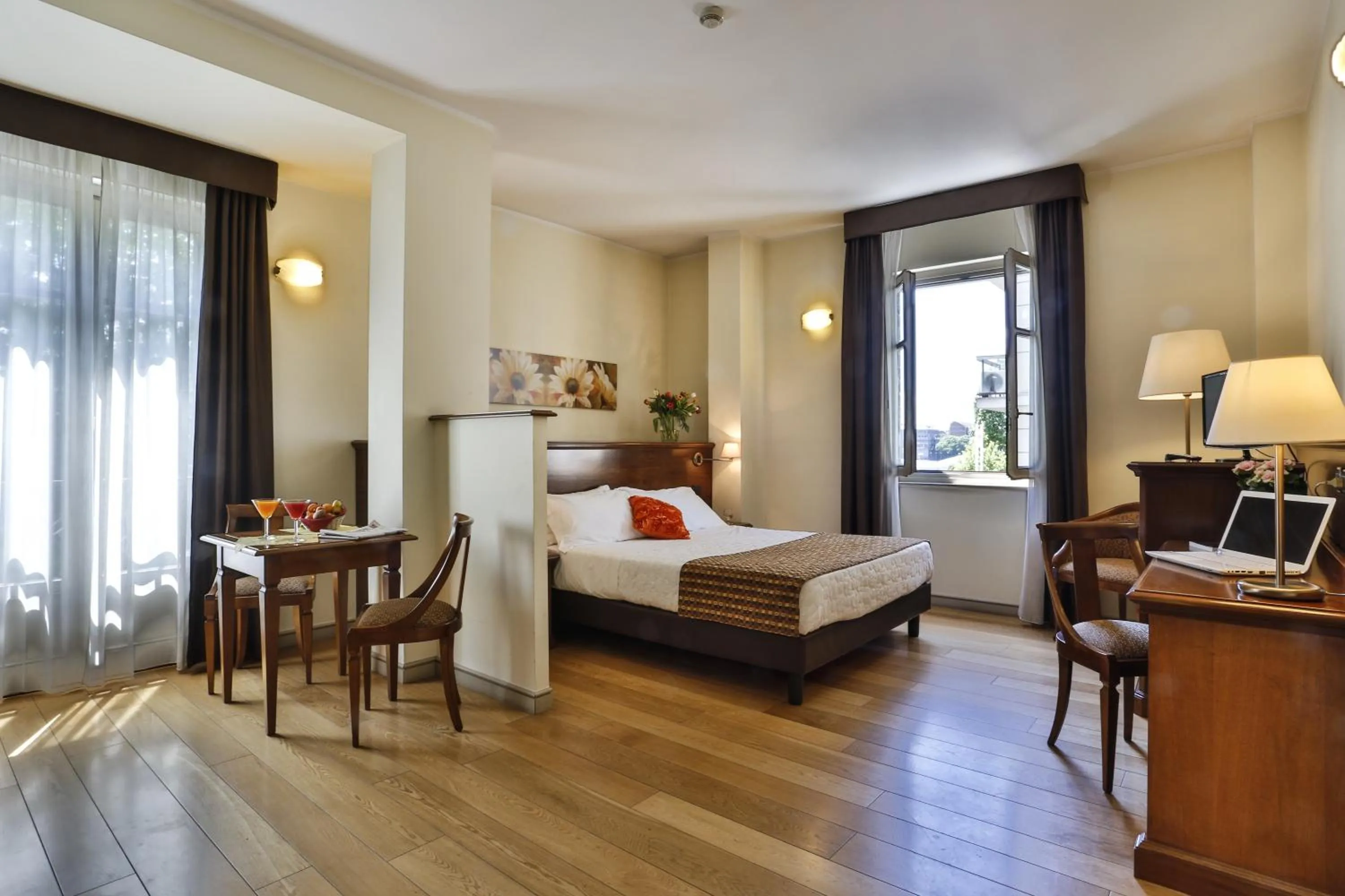 View (from property/room), Bed in Hotel & Residence Torino Centro - Stazione Porta Susa