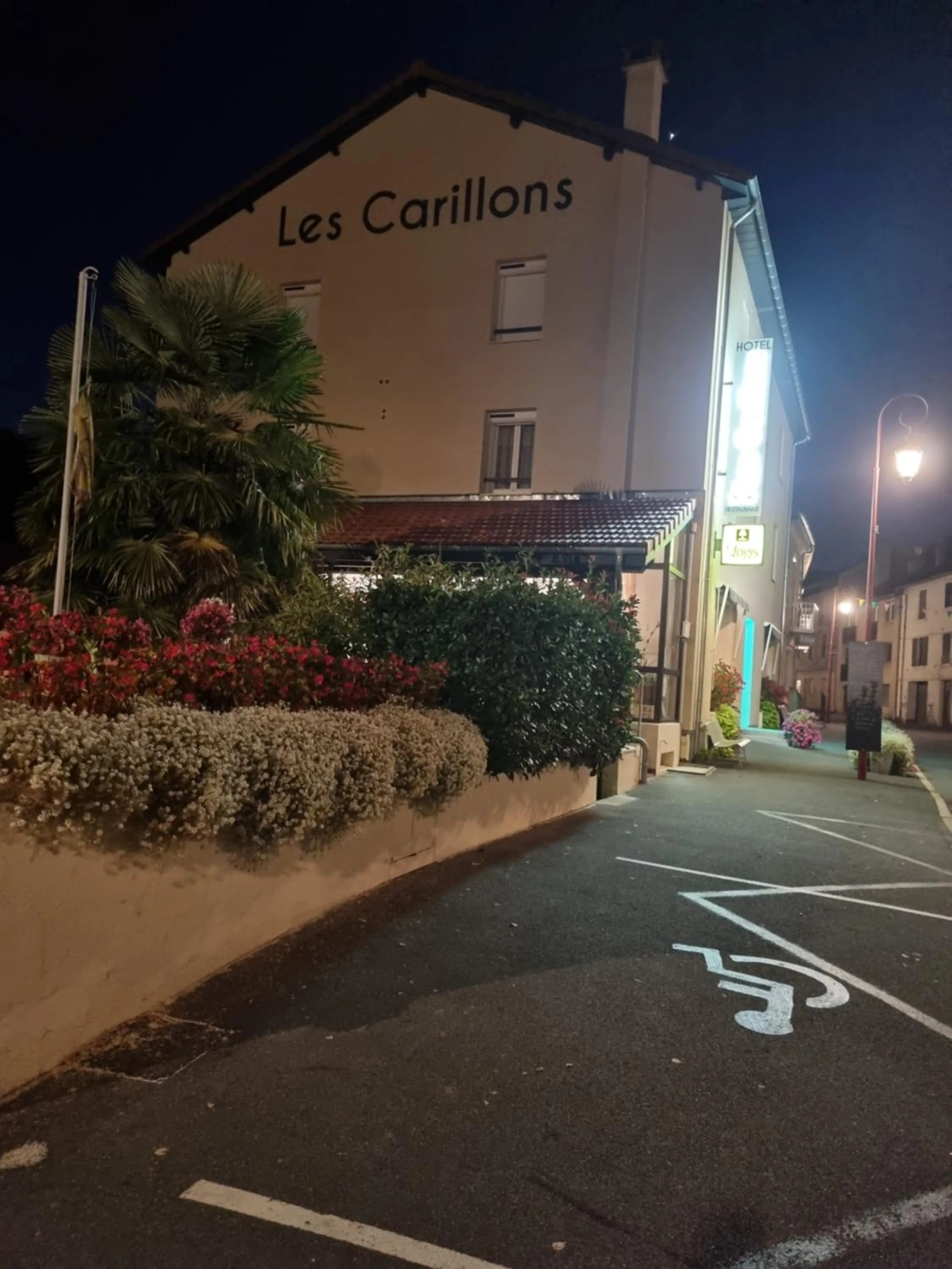Property building in Logis hôtel restaurant les Carillons