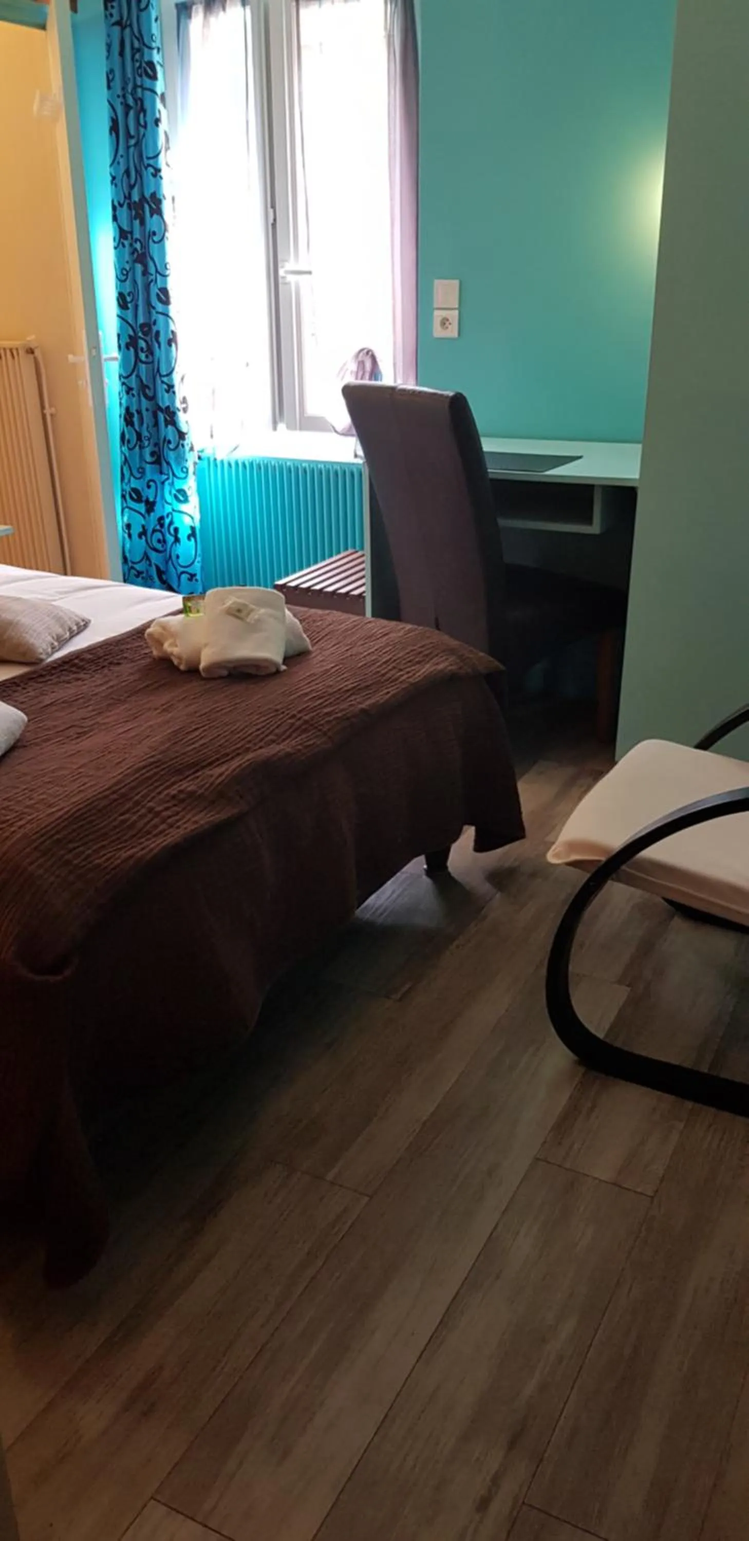 Bed in Logis hôtel restaurant les Carillons