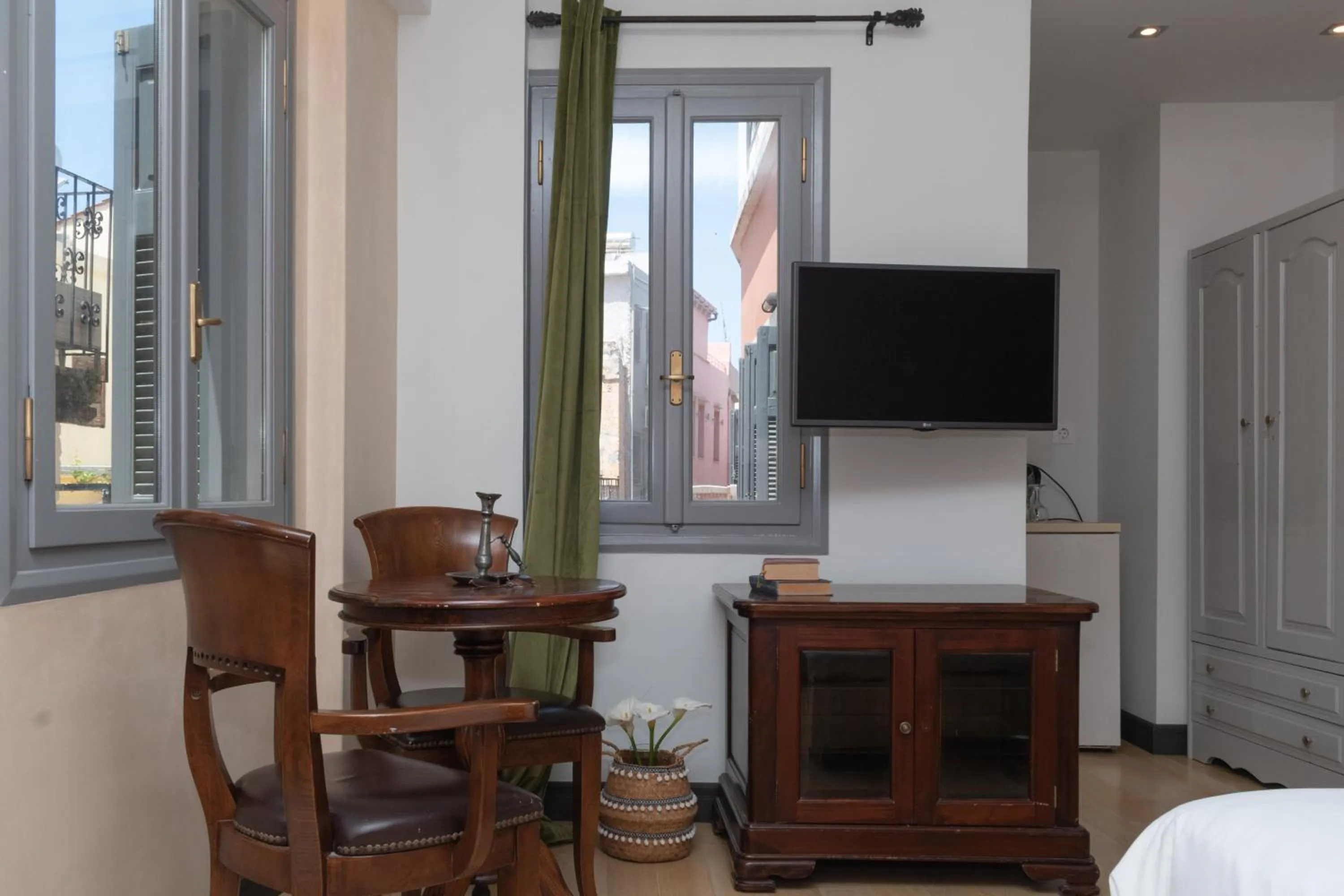 Communal lounge/ TV room in Vranas Ambiance Hotel