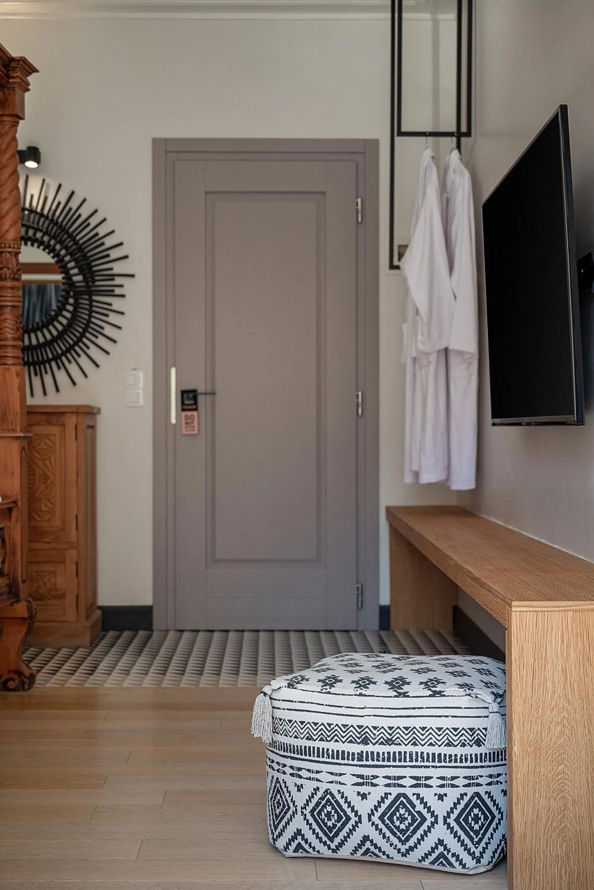 TV and multimedia in Vranas Ambiance Hotel