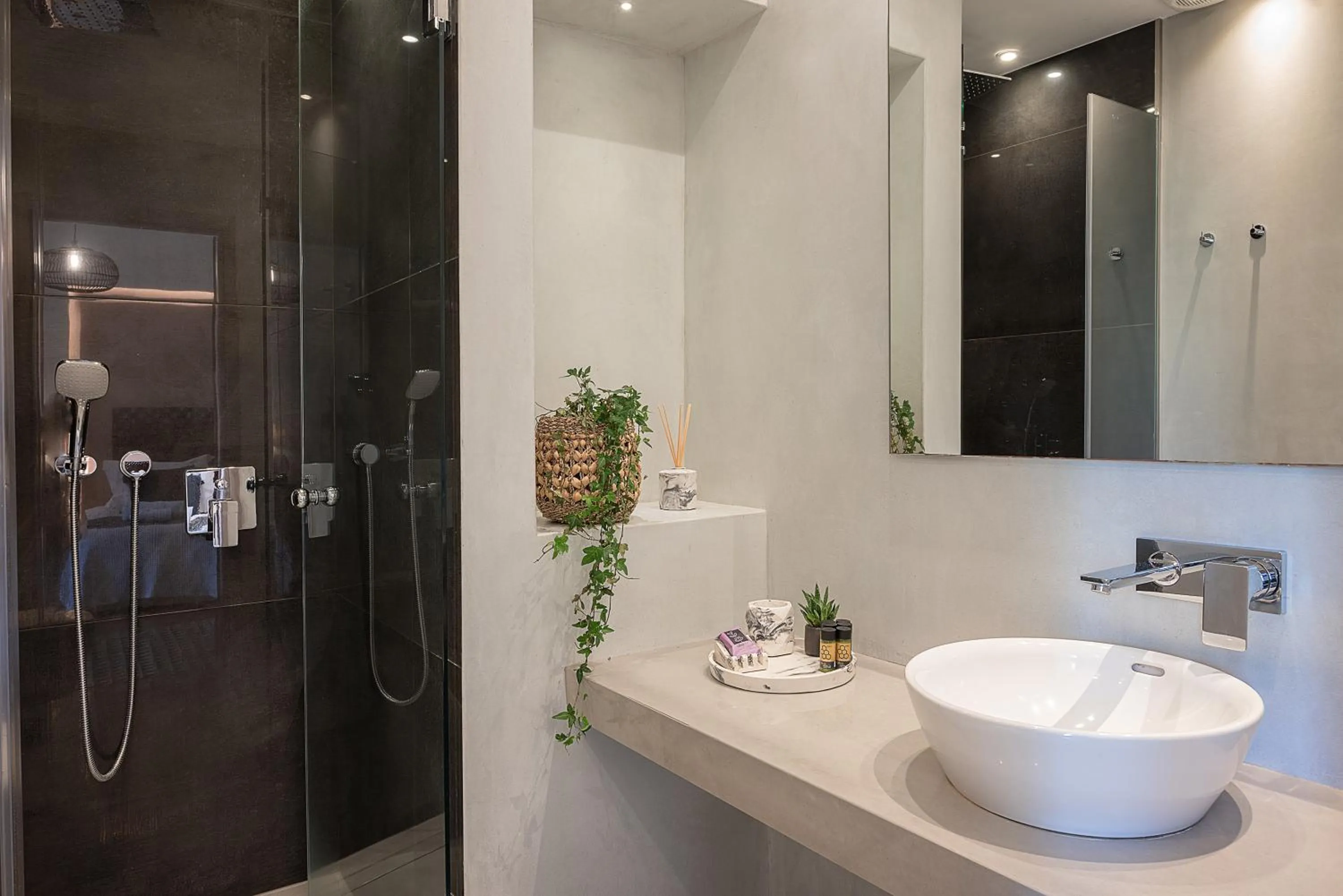 Shower in Vranas Ambiance Hotel