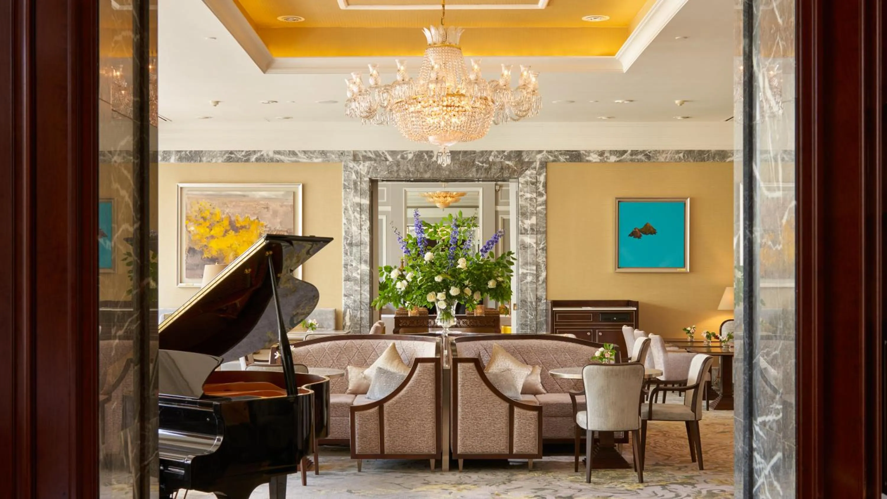 Lounge or bar in InterContinental Dublin by IHG