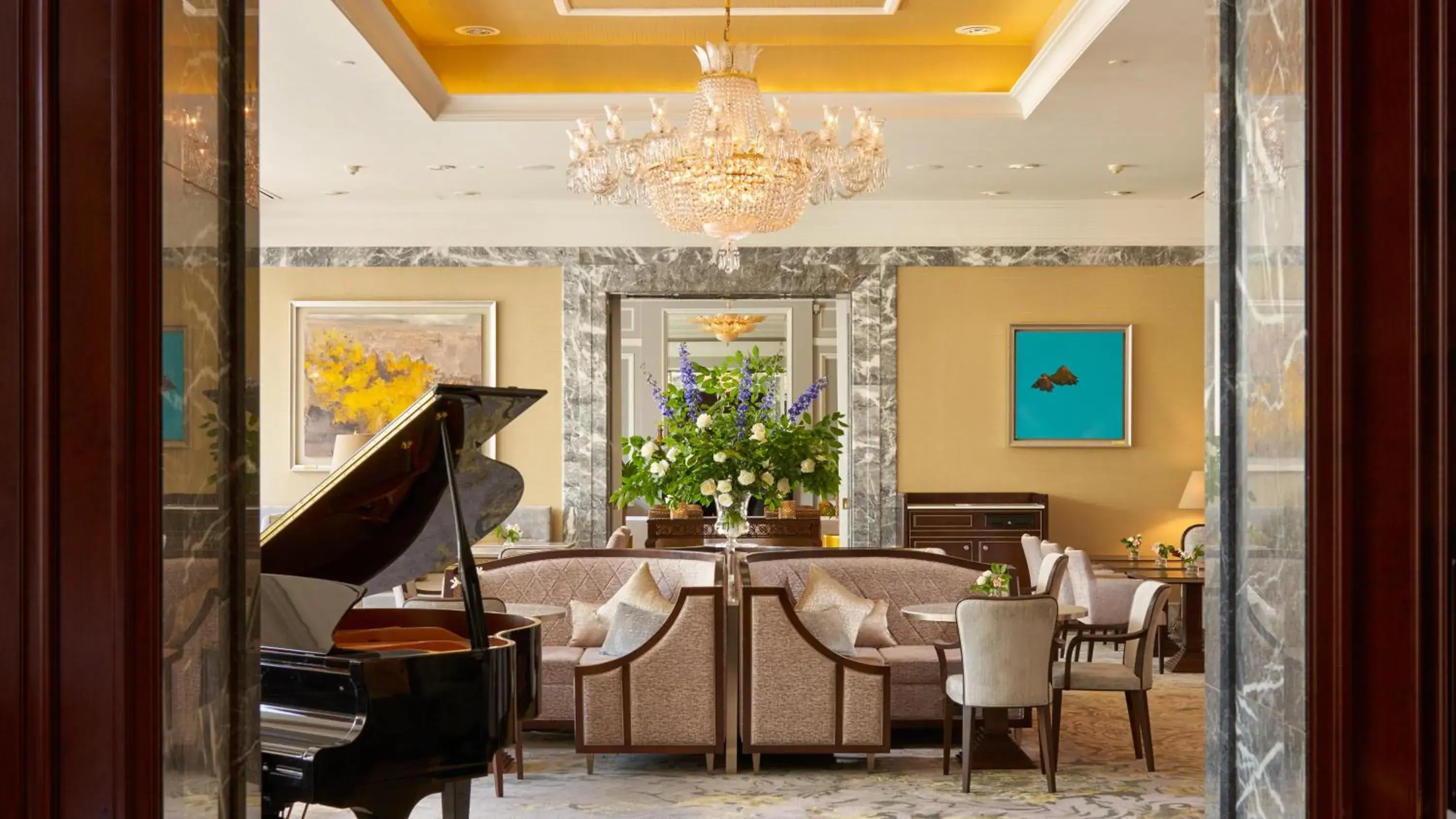 Lounge or bar in InterContinental Dublin by IHG Lounge or bar in InterContinental Dublin by IHG