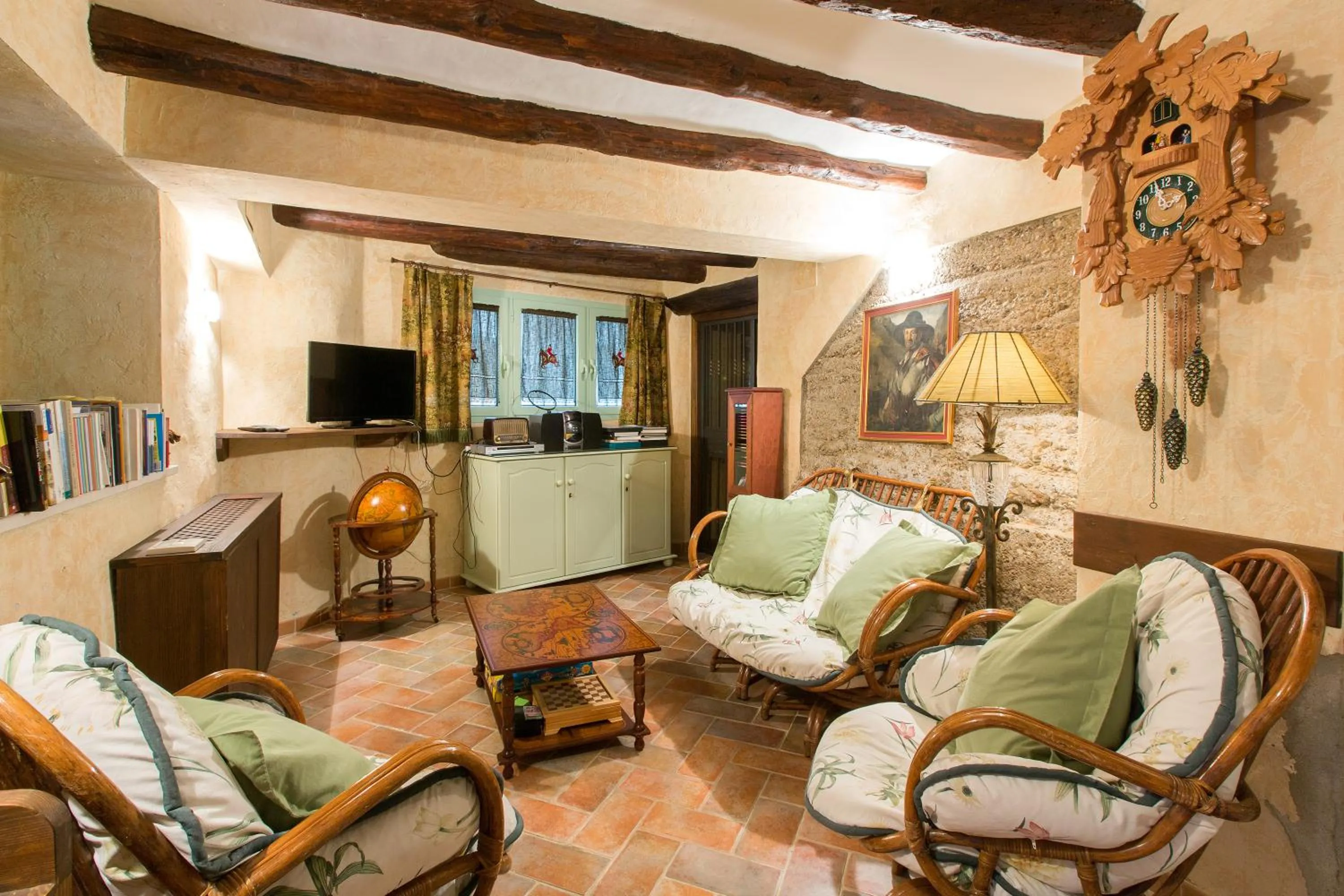 Communal lounge/ TV room in Hotel Rural El Pilaret