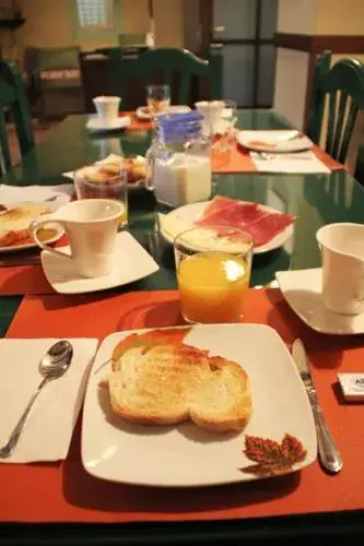 Food and drinks in Hotel Rural El Pilaret Food and drinks in Hotel Rural El Pilaret