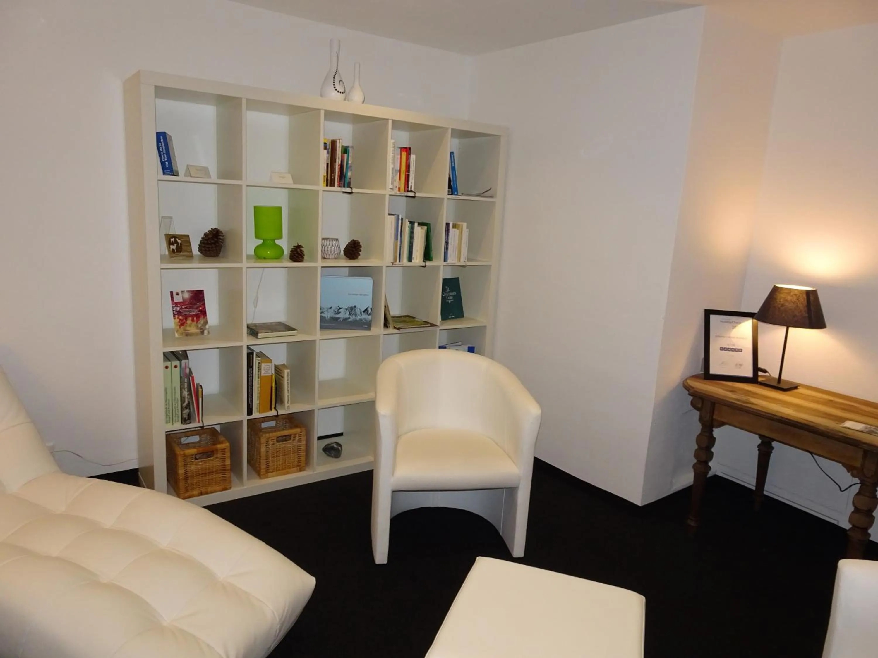 Library in Schorta's Alvetern - Boutique Hotel