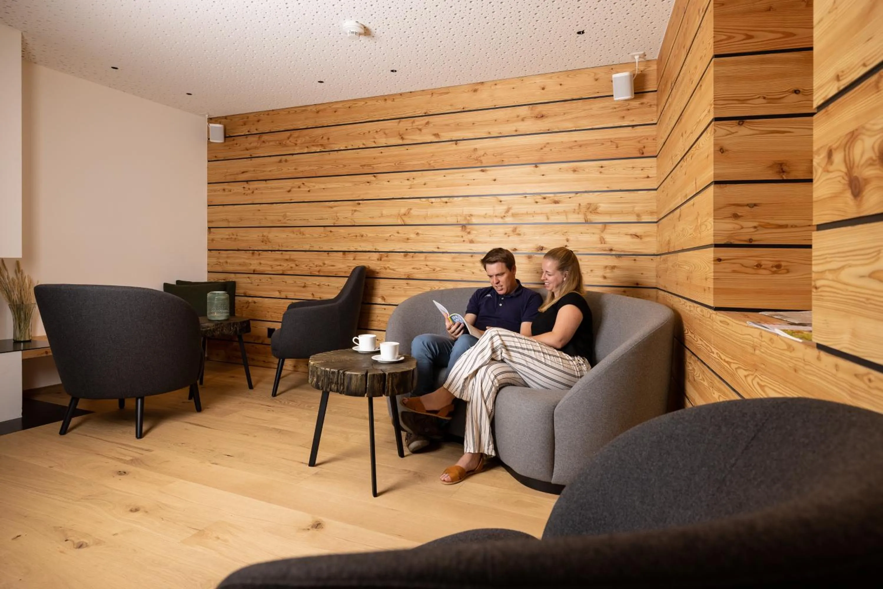 Lounge or bar in Schorta's Alvetern - Boutique Hotel