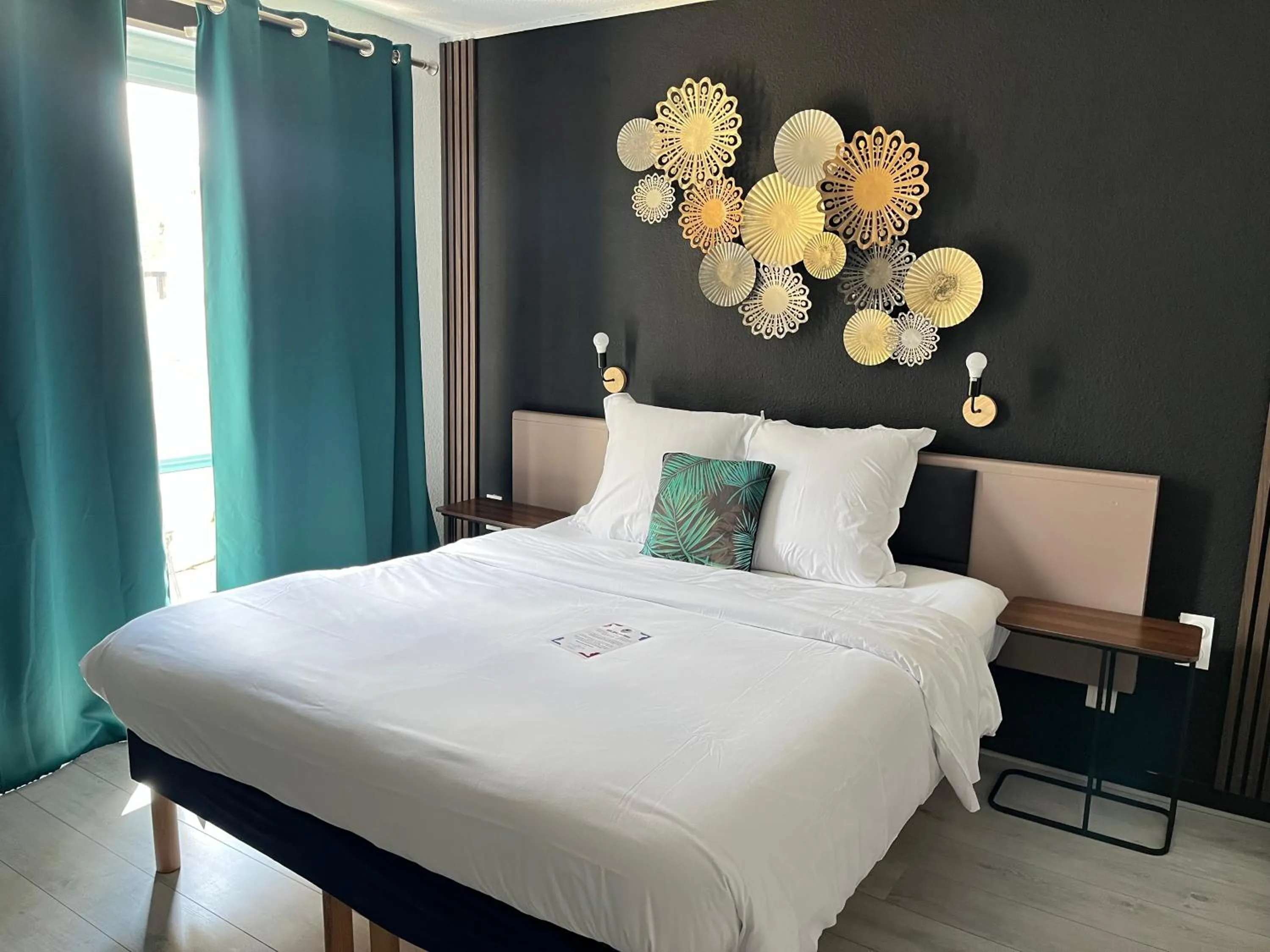 Bed in Hôtel & Spa Le Gambetta, Bergerac, Centre ville