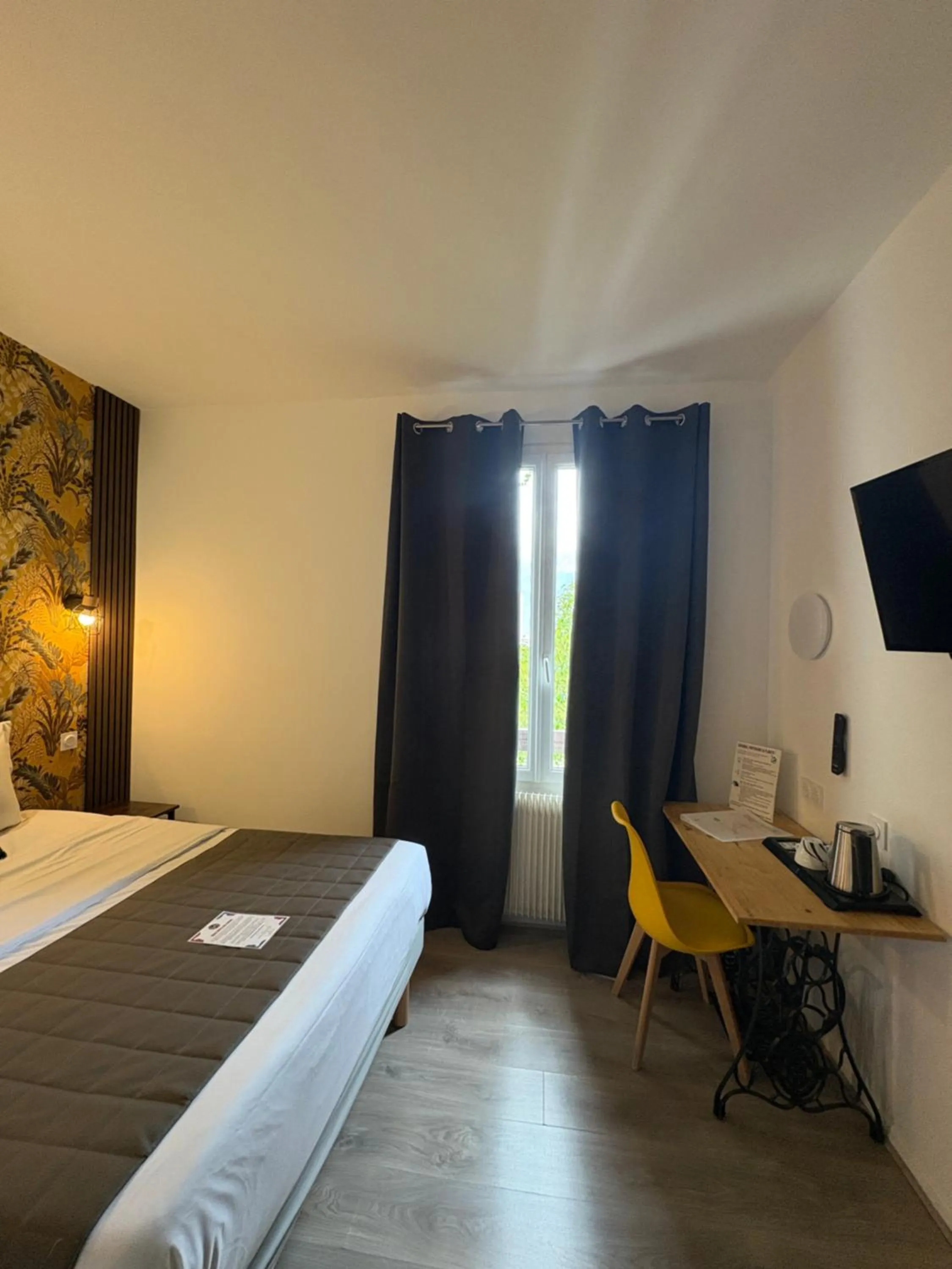 Bed in Hôtel & Spa Le Gambetta, Bergerac, Centre ville