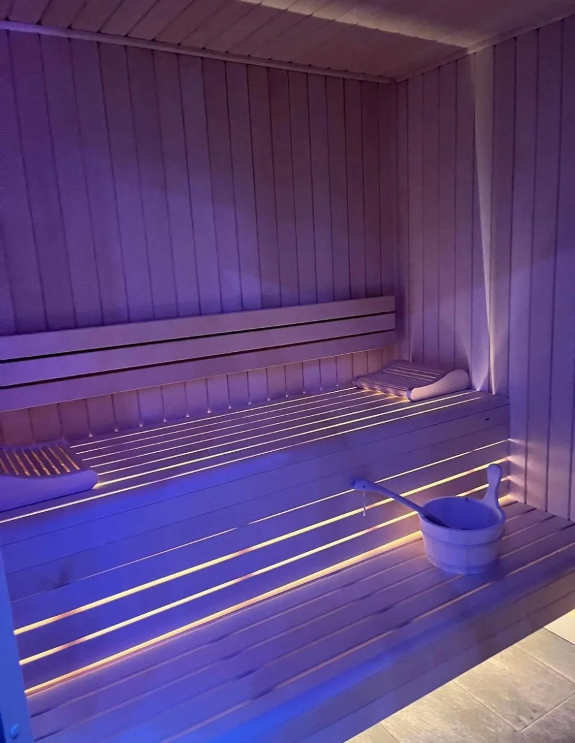 Hot Tub in Hôtel & Spa Le Gambetta, Bergerac, Centre ville